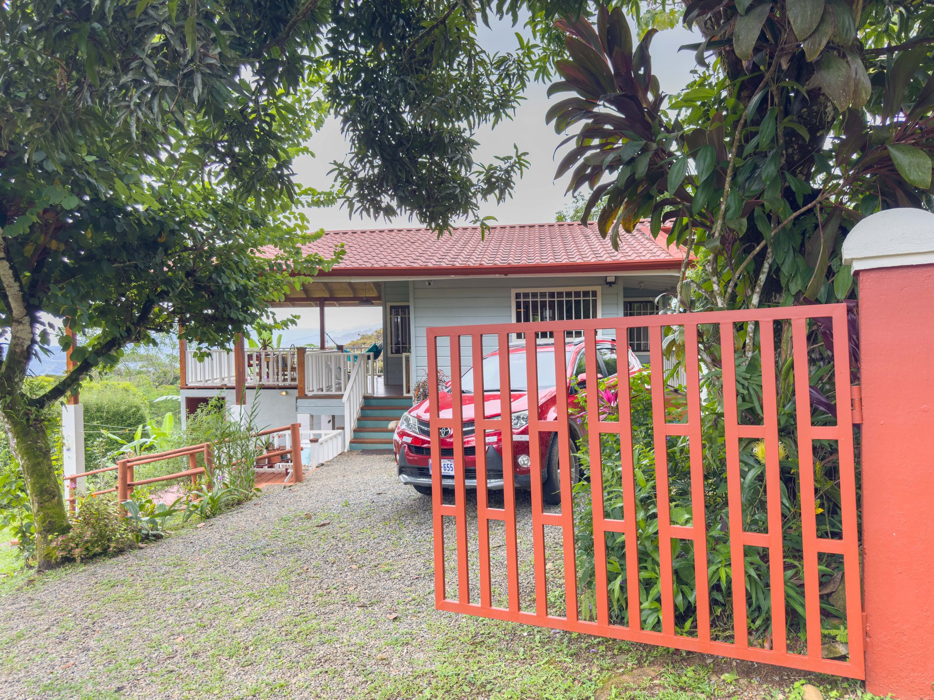 Tinamastes Eco Orchard | Creekside 2BR Home + Studio Casita