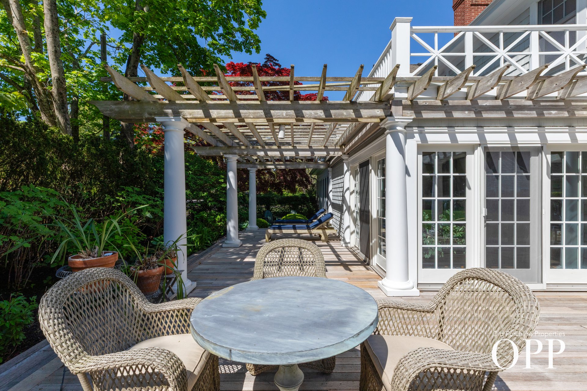 A Classic Residence in the Estate Section