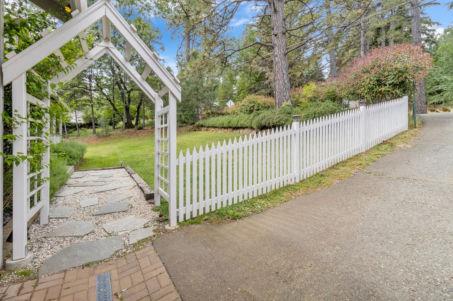 12071 Alta Sierra Dr