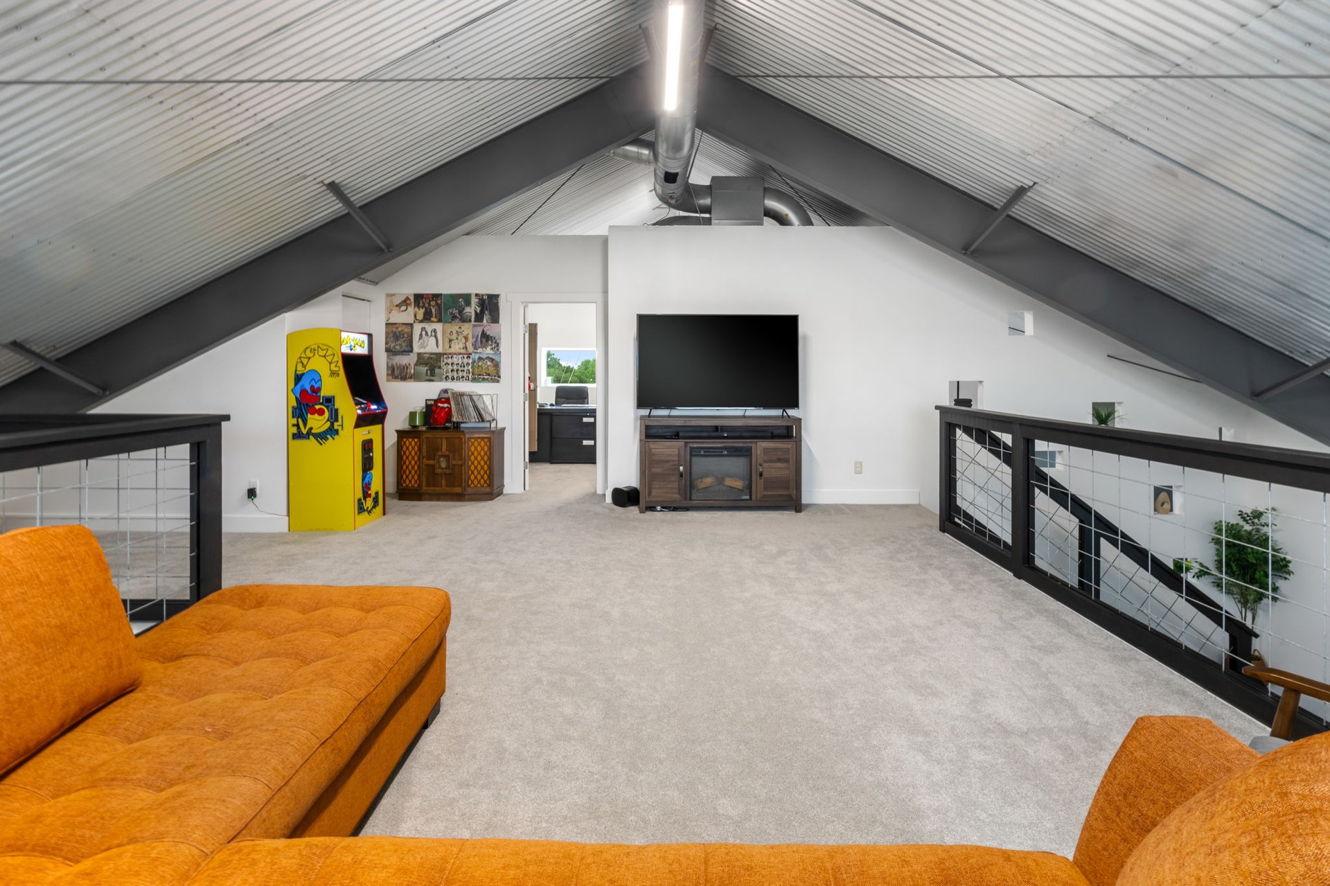 Unique Residential/Commercial Property - 180 Henly LOOP
