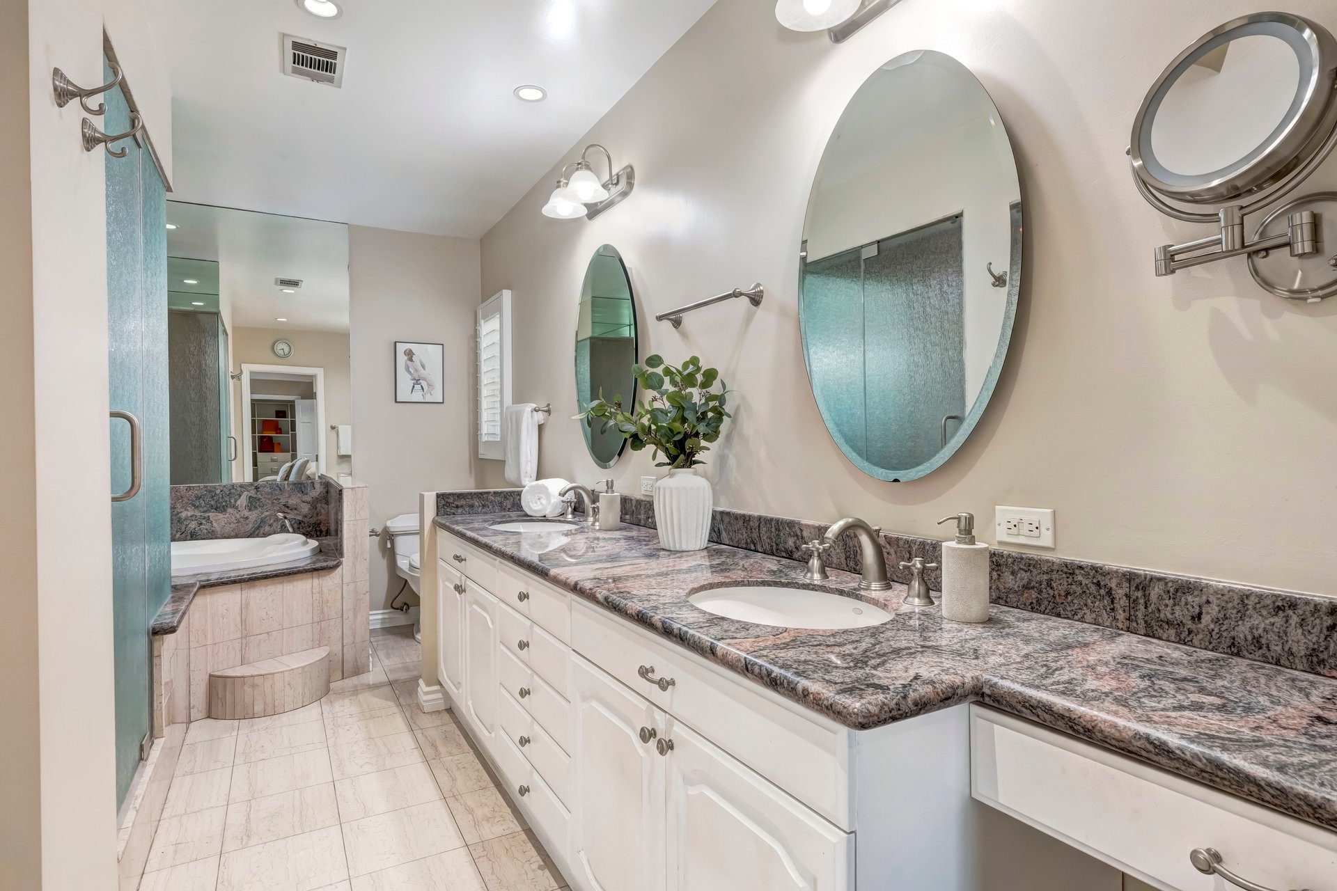 2302 Duxbury Cir, Beverlywood
