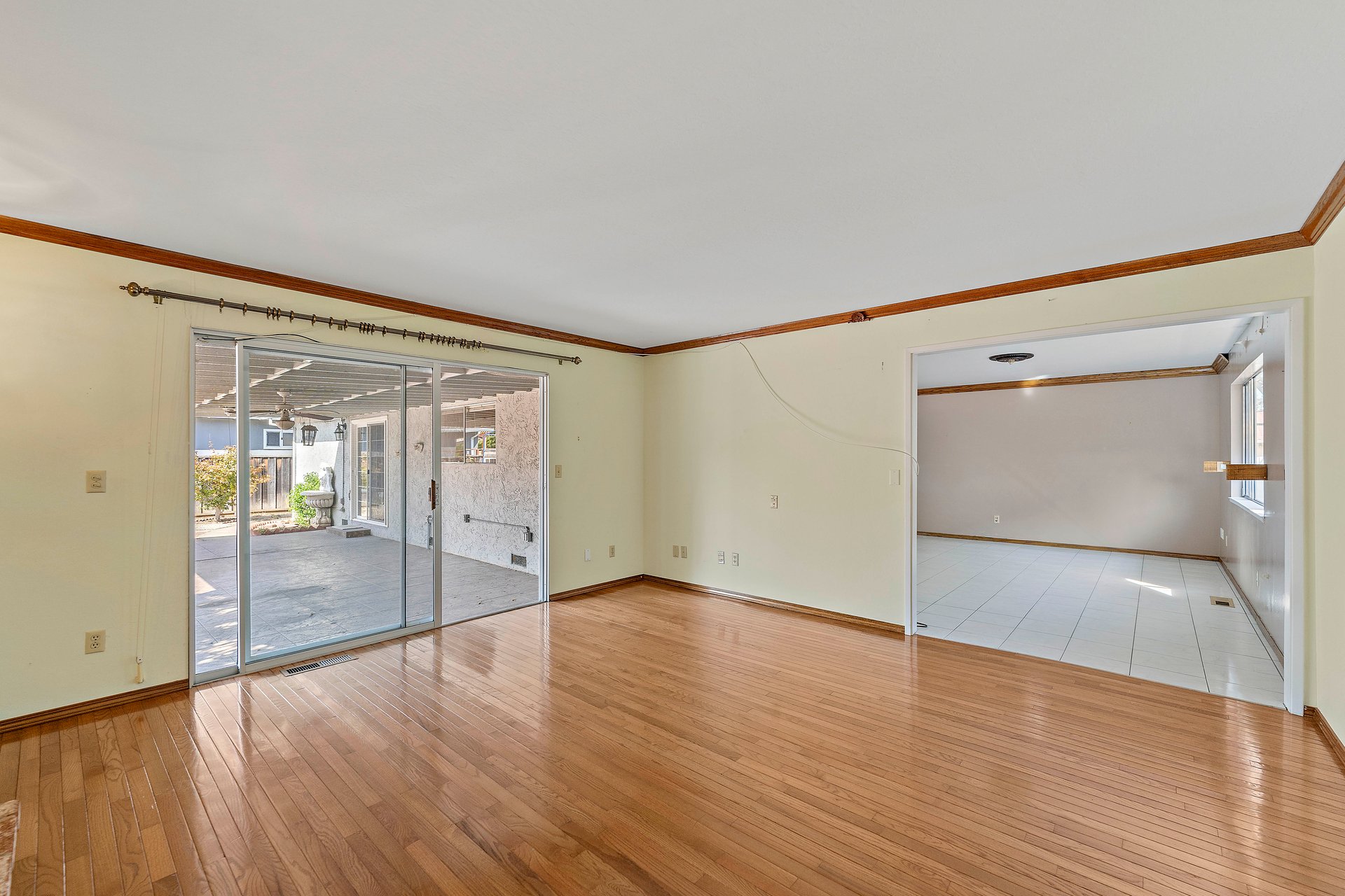 6137 Oak Forest Way