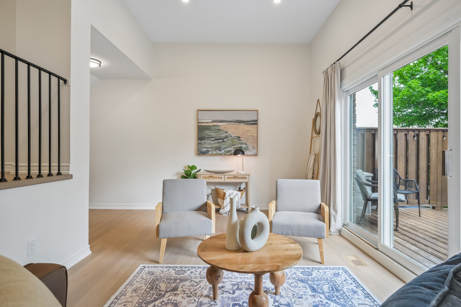 Lakeside living in the heart of Bronte!
