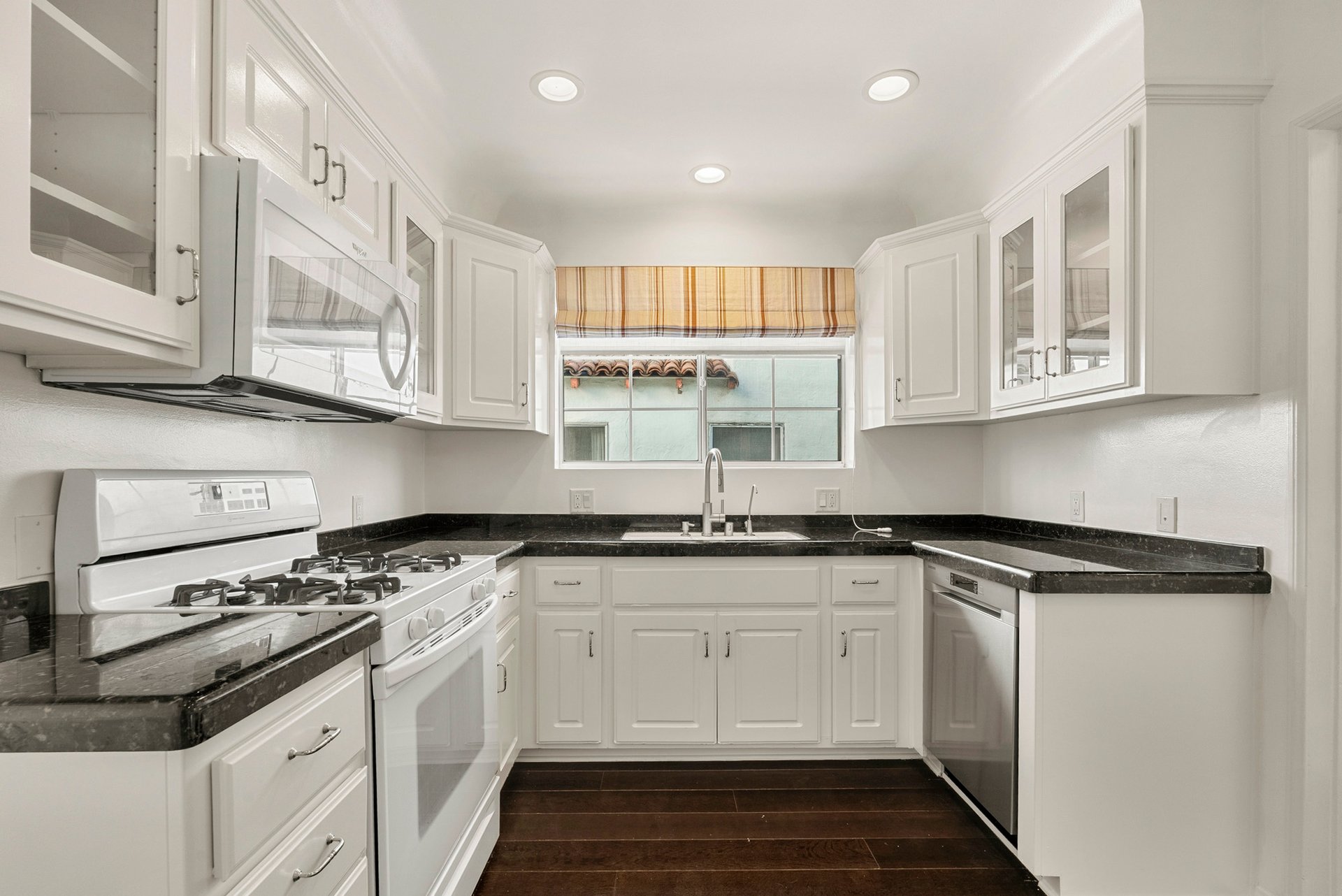 104 N Harper Ave, Beverly Grove