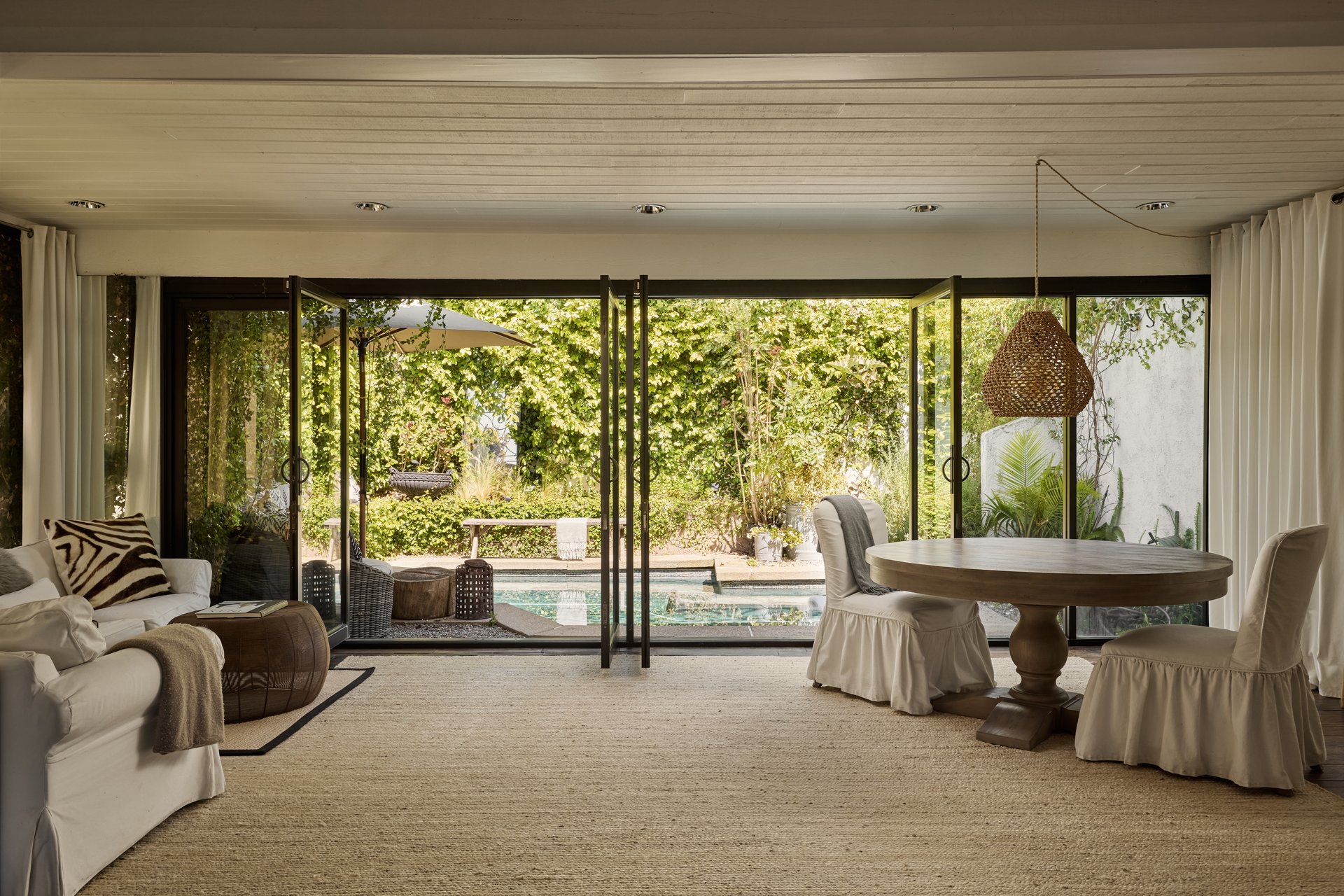 1583 Lindacrest Dr, Beverly Hills