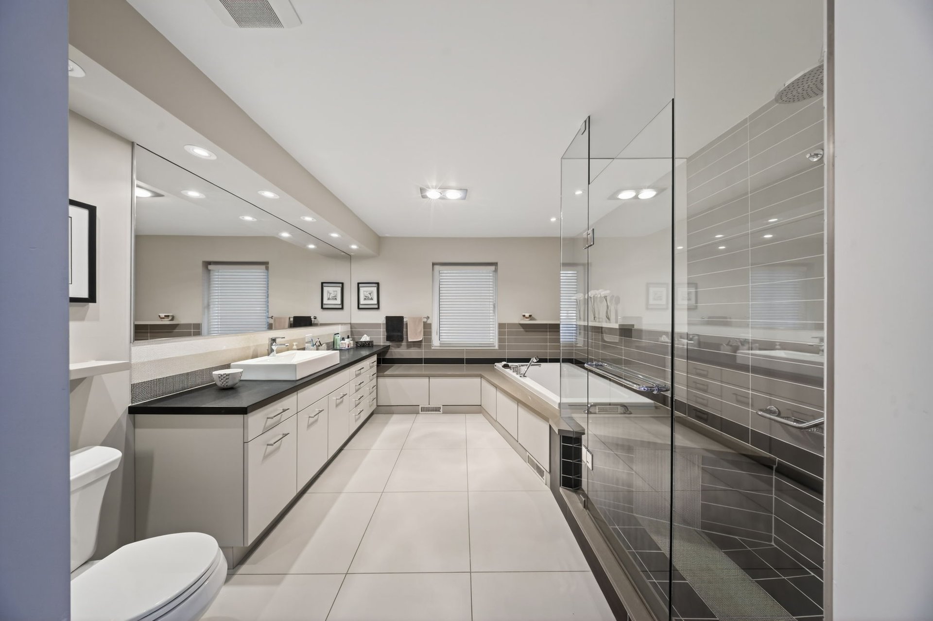SOLD: Luxurious Country Living In The City