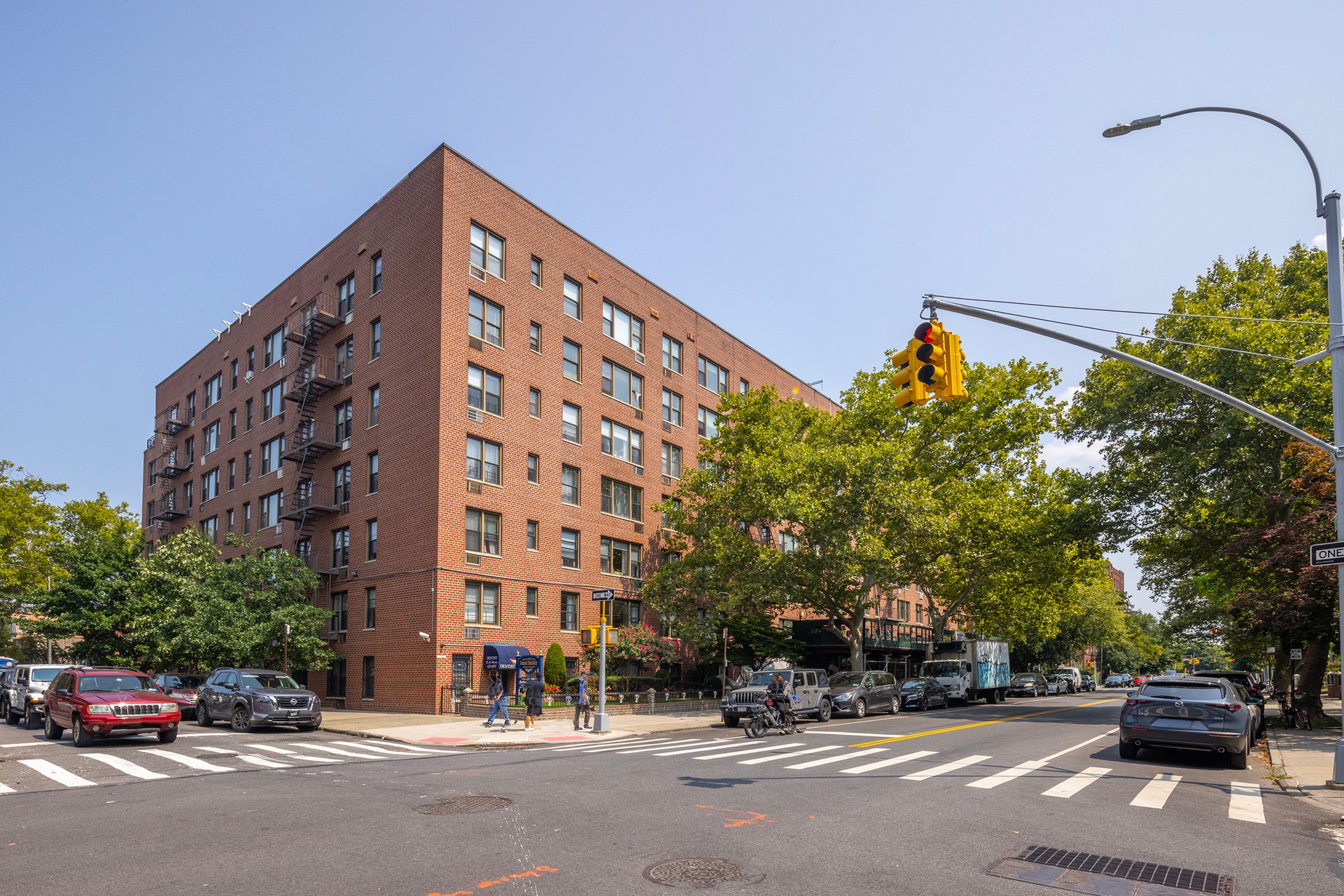 415 Beverly Rd, #6H