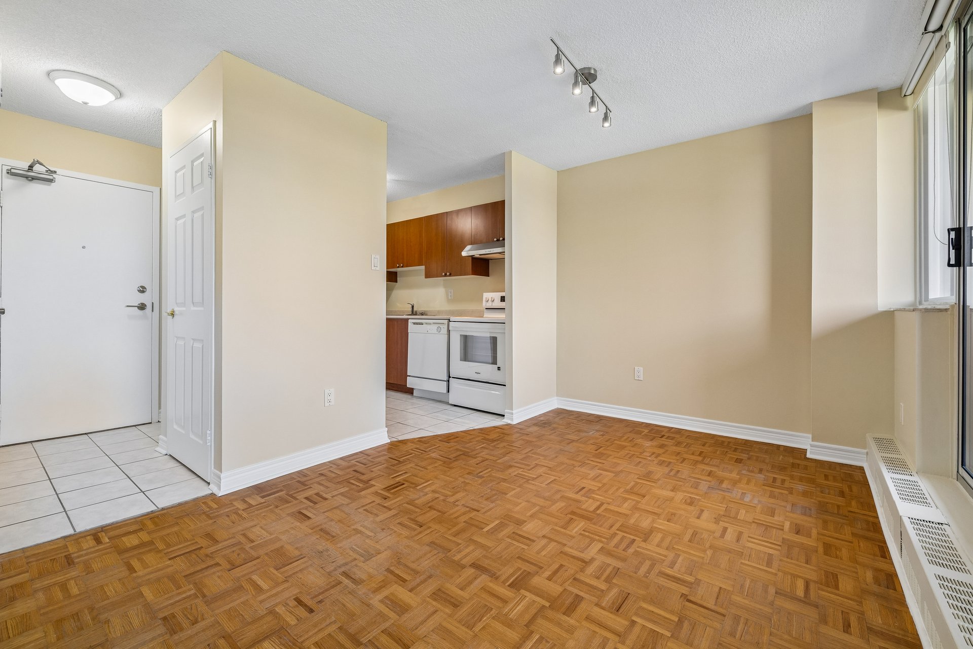 Bright and spacious studio apartment in great location