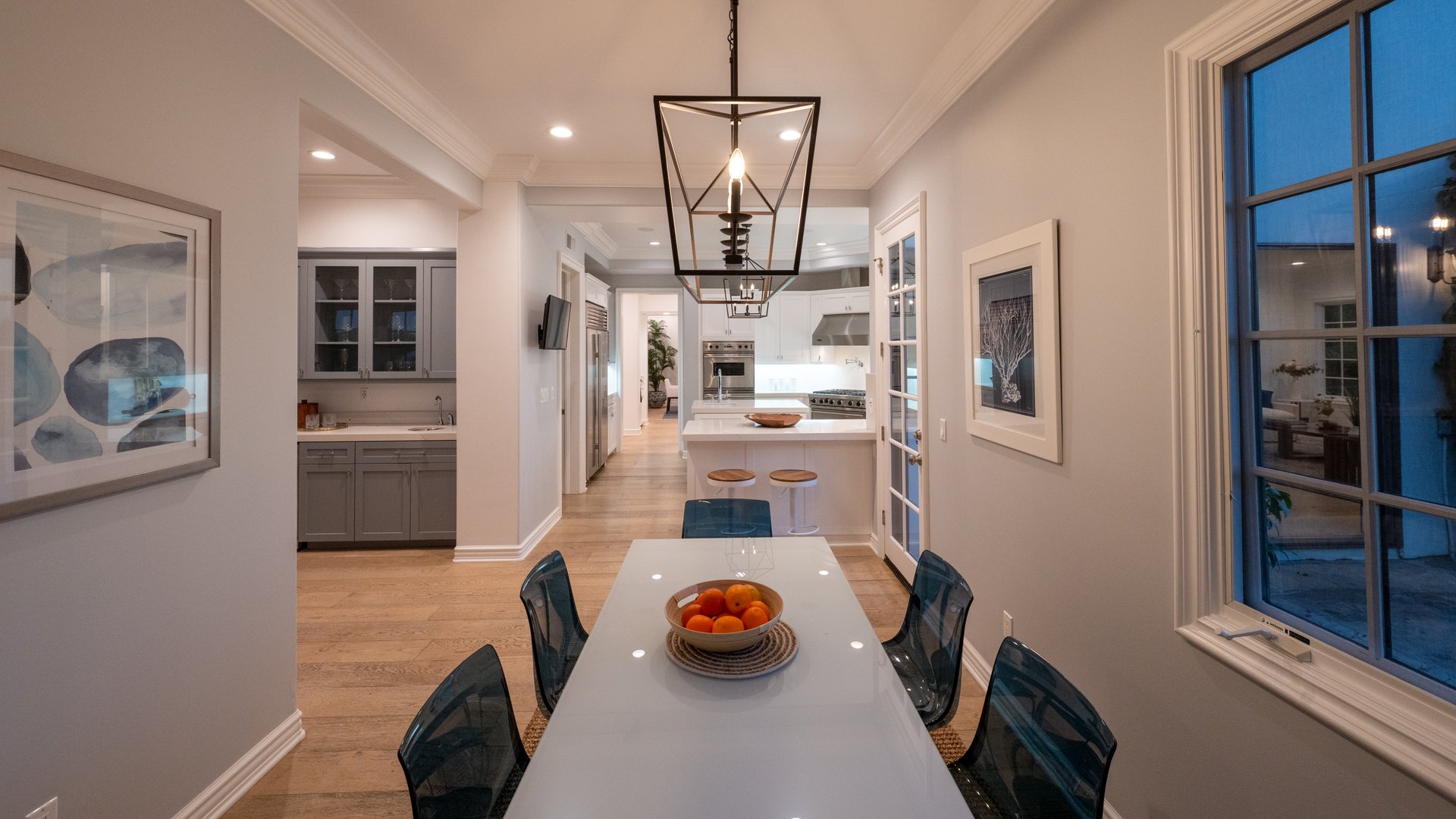 3686 Benedict Canyon Ln, Sherman Oaks 
