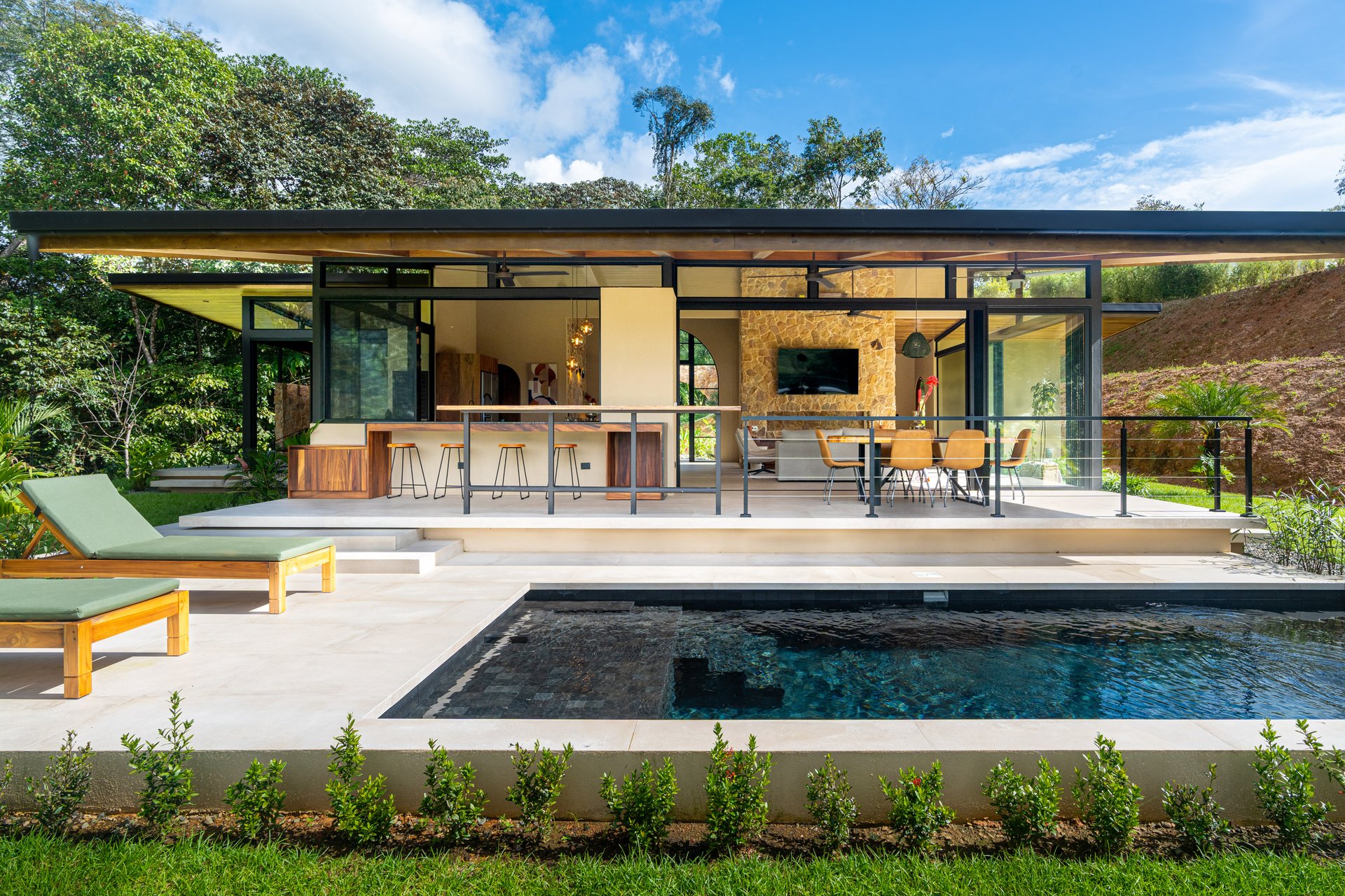 Casa Hamsa - Stunning, Modern Jungle Home in Ojochal