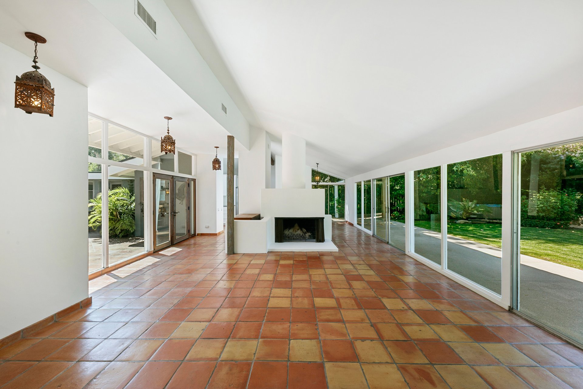 Spacious Malibu West Mid Century