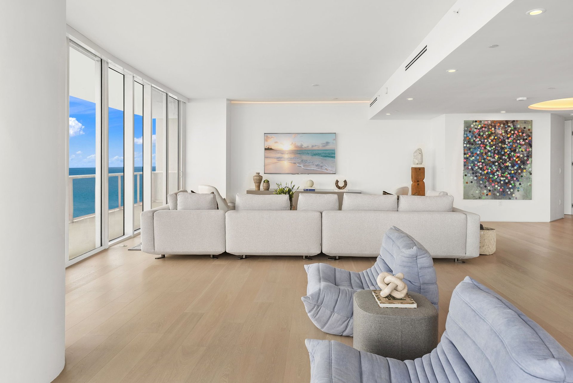 100 S Pointe Drive, Residence 1906/07