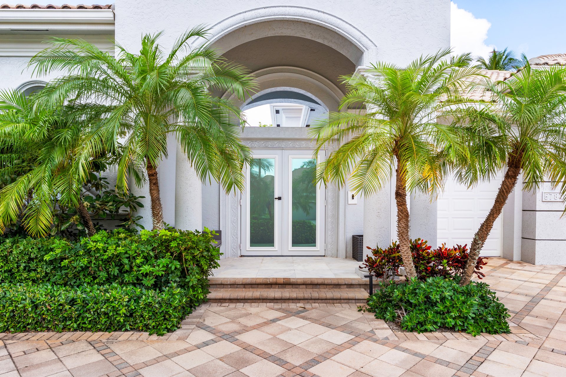 5784 Vintage Oaks Circle