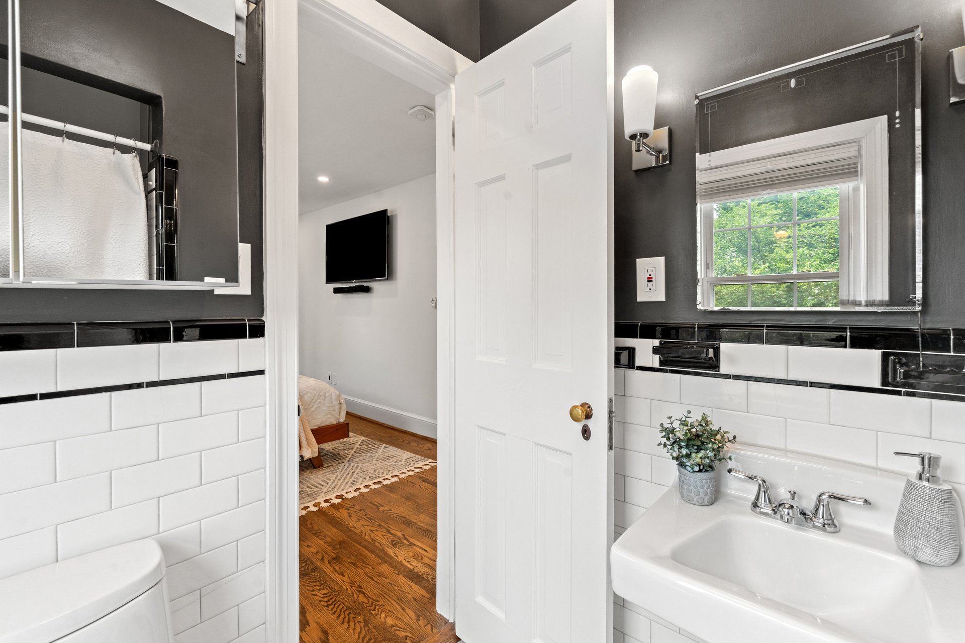 21 W Oak Street