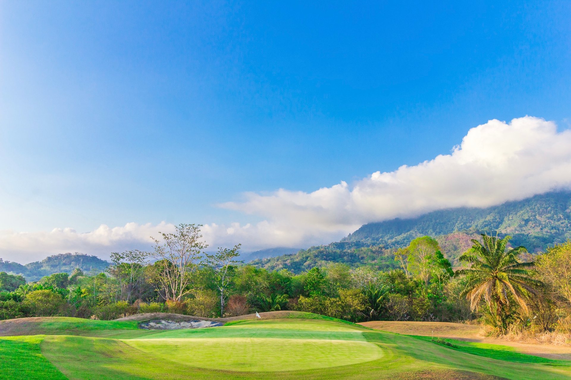 OSA Golf -  2 bed 2 bath Penthouse Condo! With Golf Membership