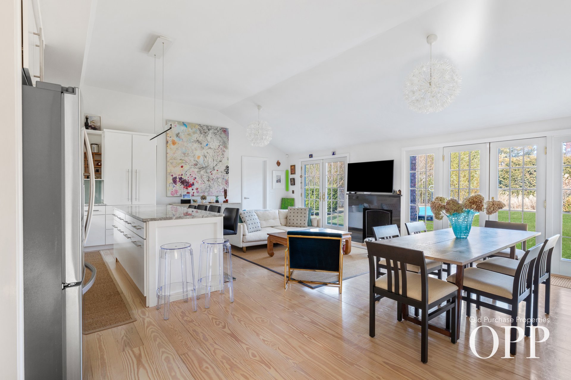 STYLISH RANCH IN THE HISTORIC DISTRICT