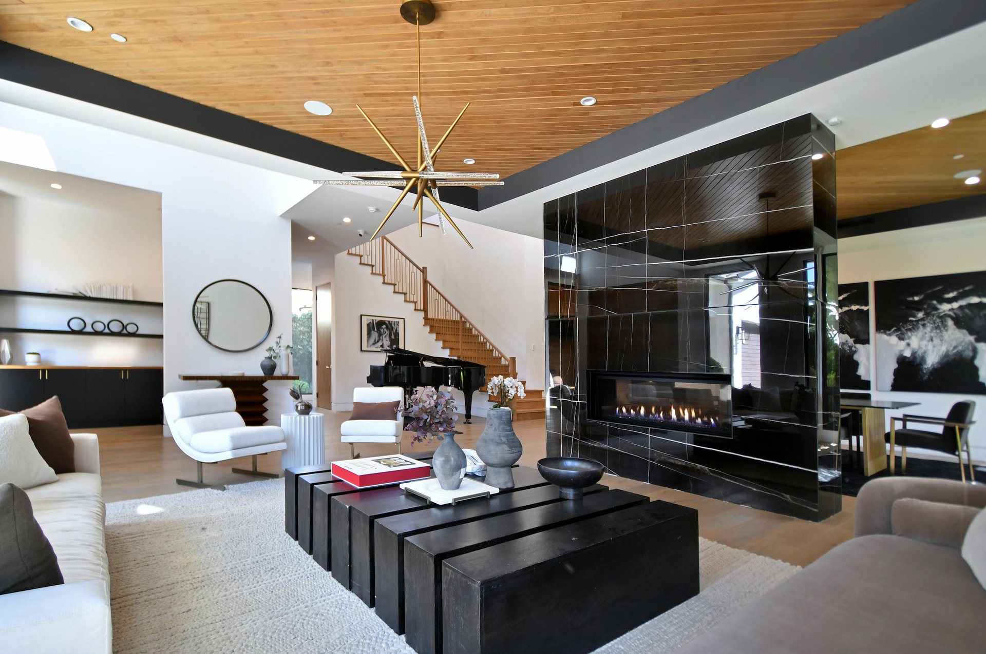 4544 Woodley Ave
