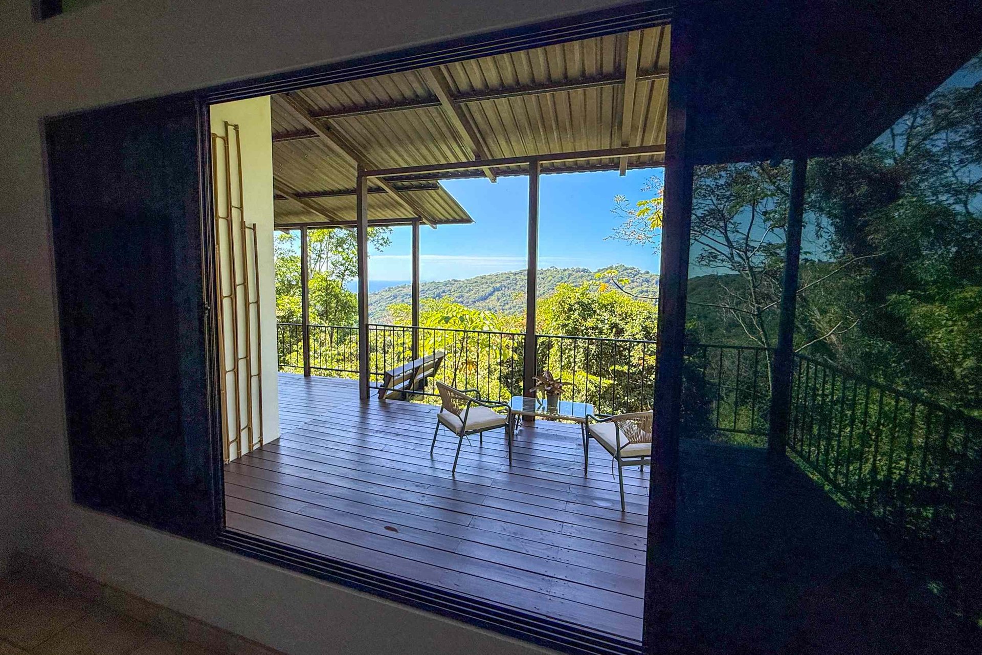 Totally Remodeled Coastal Jungle 2-Bedroom Sanctuary Home with Valley & Ocean Views in Lagunas above Dominical Costa Rica