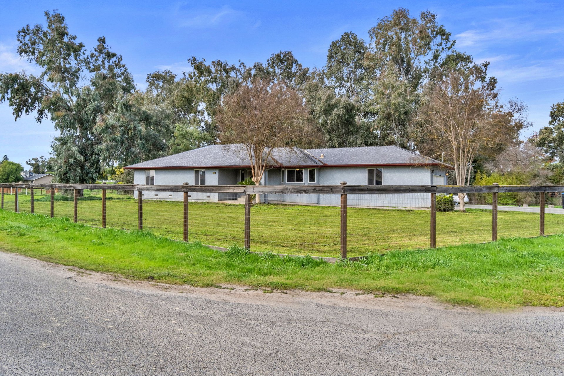 17646 Lane Dr