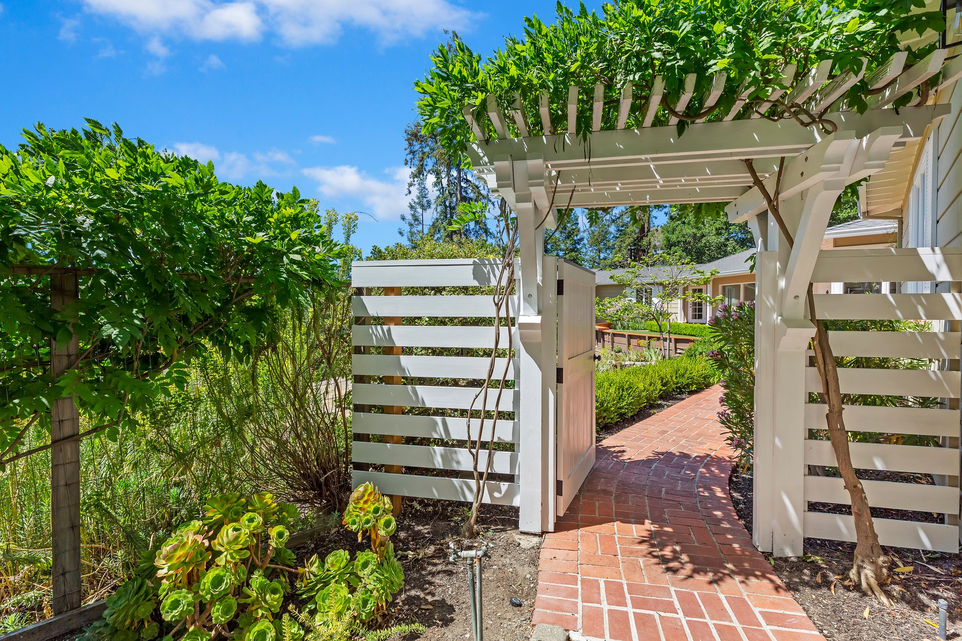 1087 Rahara Drive