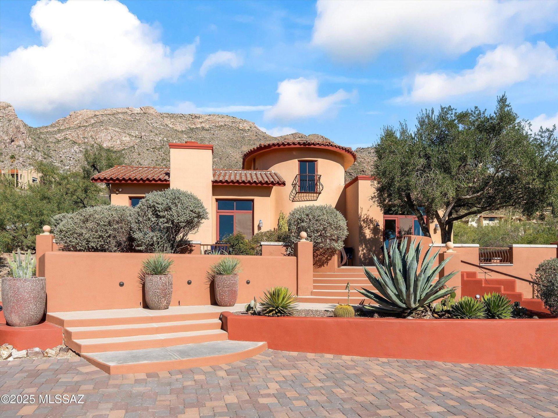 Luxury in Skyline Country Club Estates