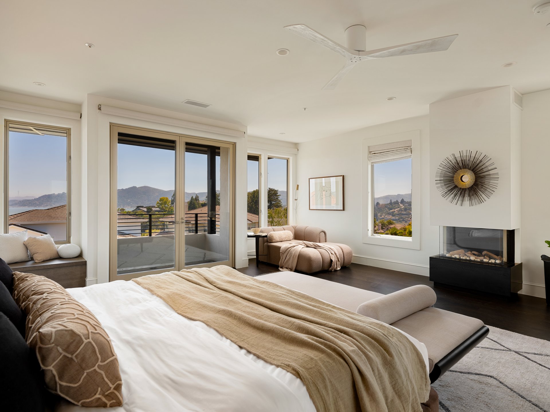 Architectural Modernism, Bay Views, and Exceptional Outdoor Living