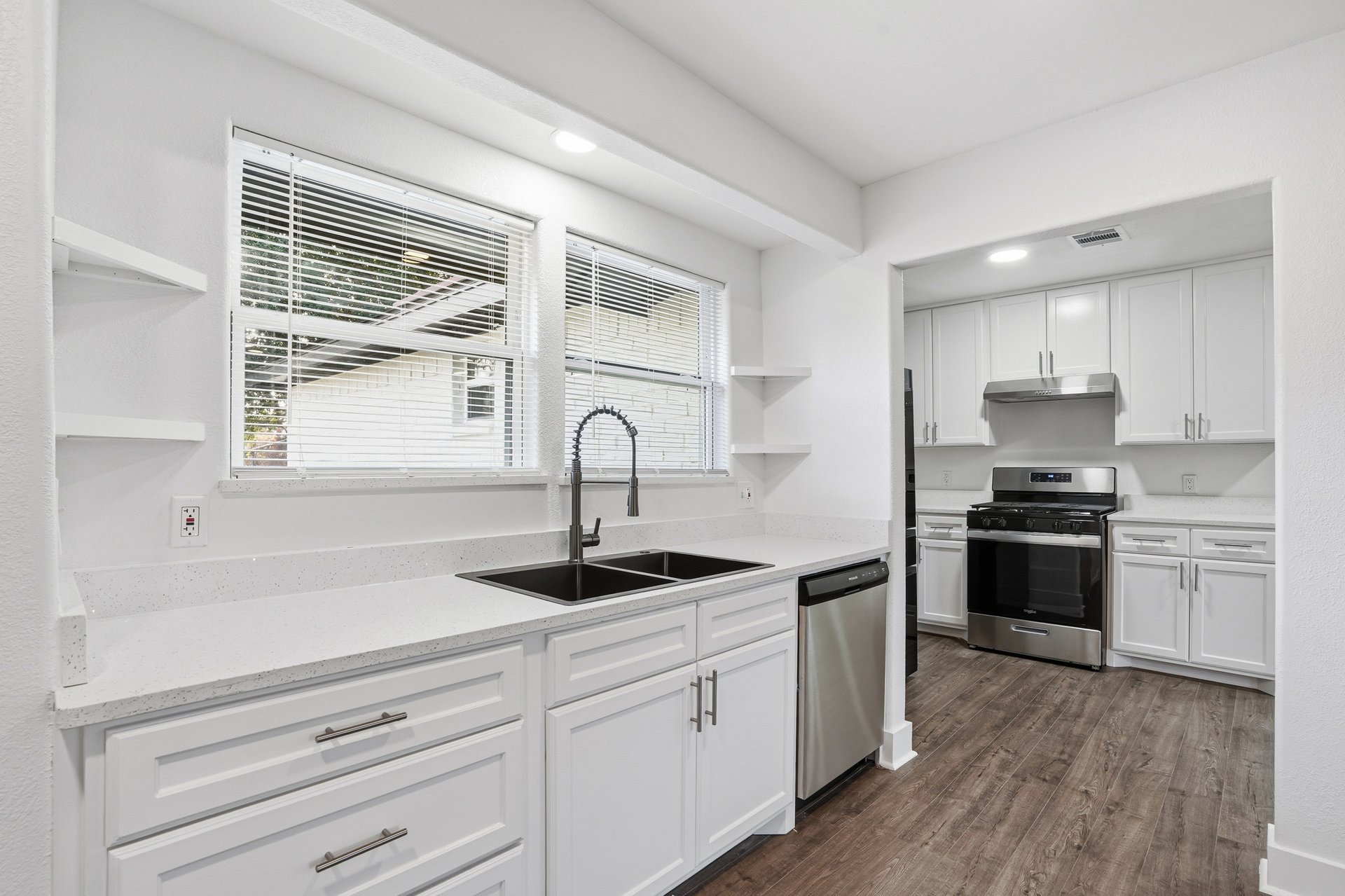 Shorelark Dr