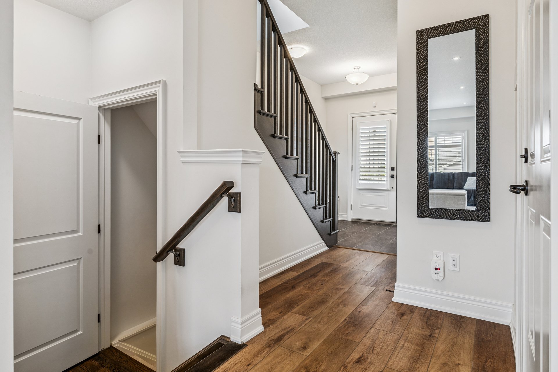 Beautifully updated END-UNIT townhome