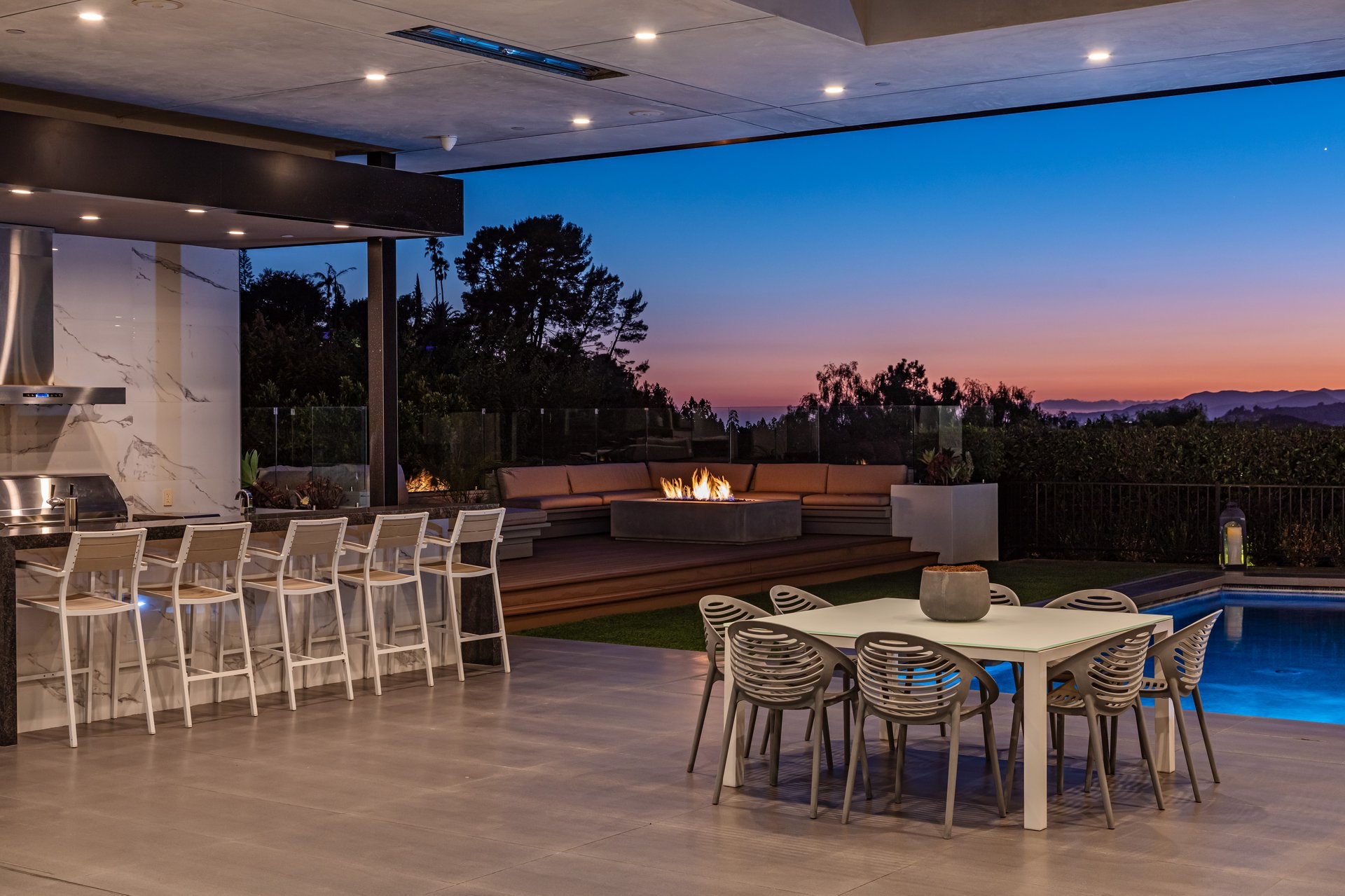 2002 LOMA VISTA DR