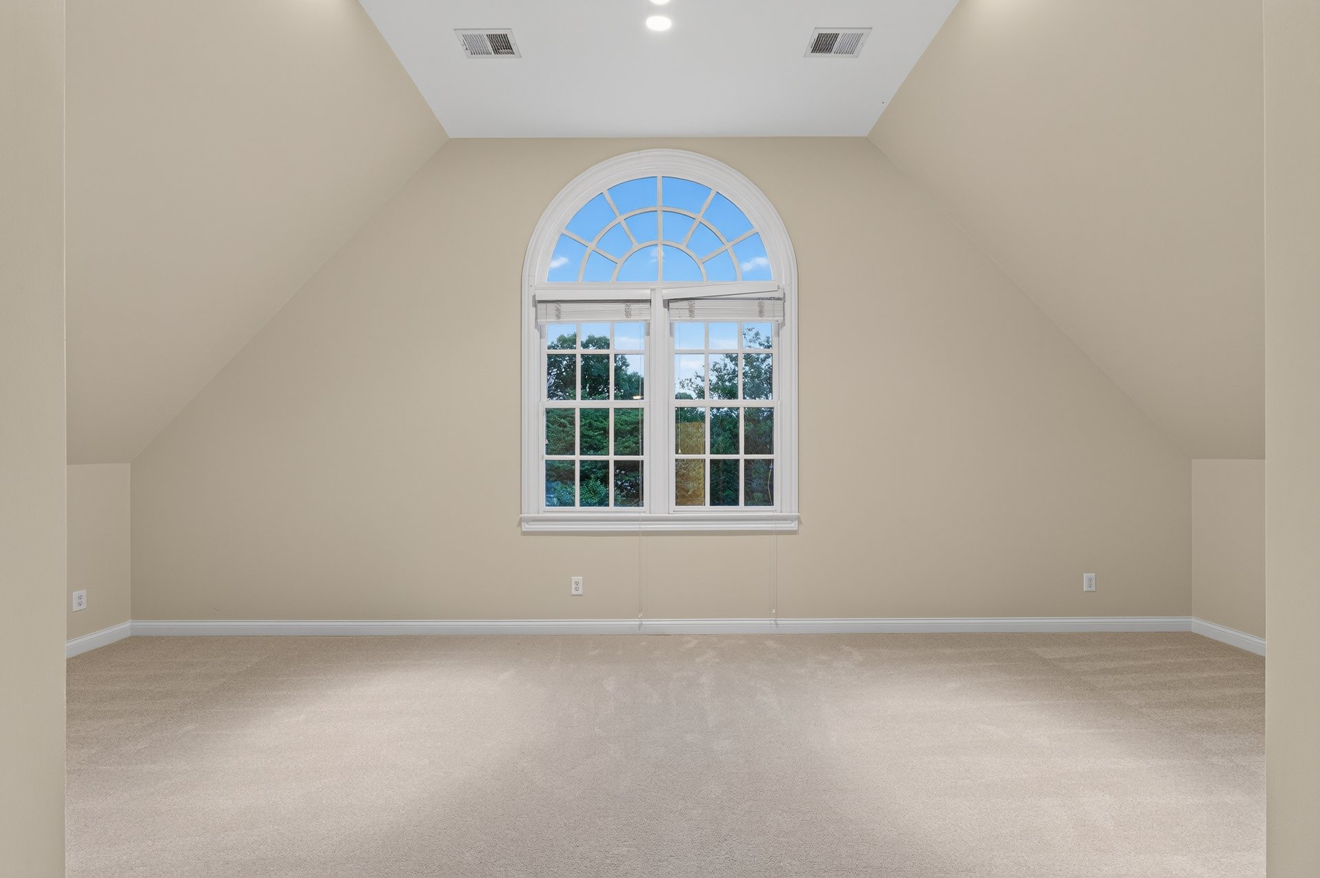 1055 Hedgerose Lane