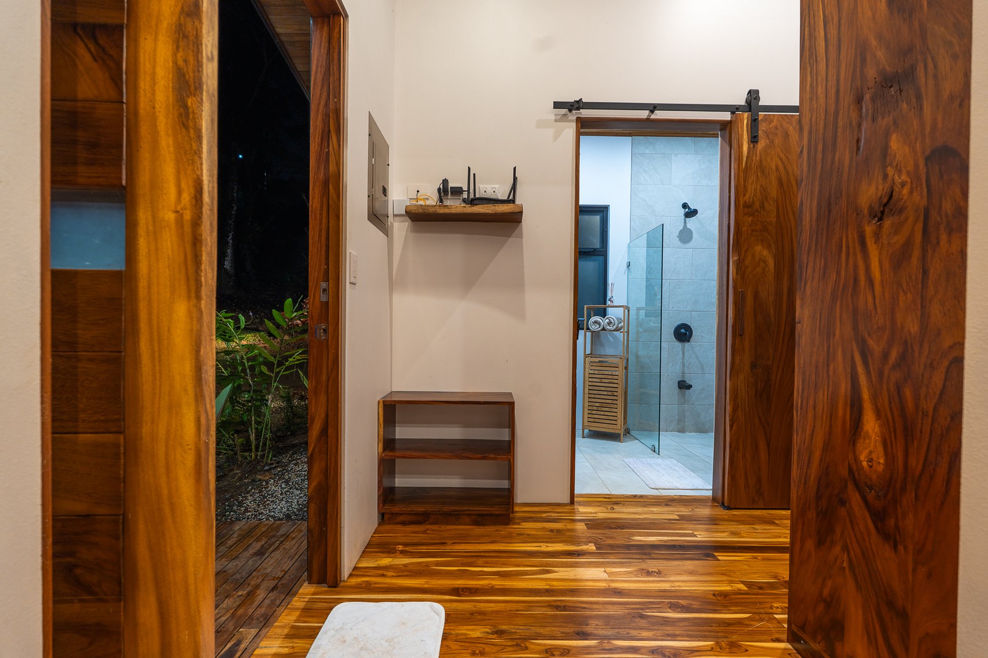 Costa Rica Mountain Retreat – 1.8 ha with Luxury Cabin, Private Lake & Riverfront