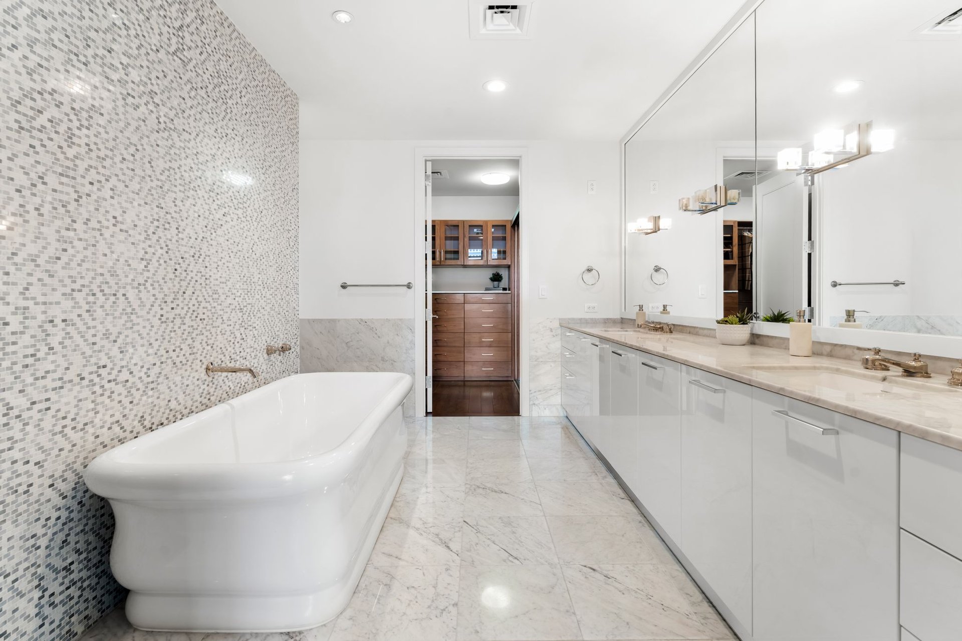 200 Congress Avenue #21E