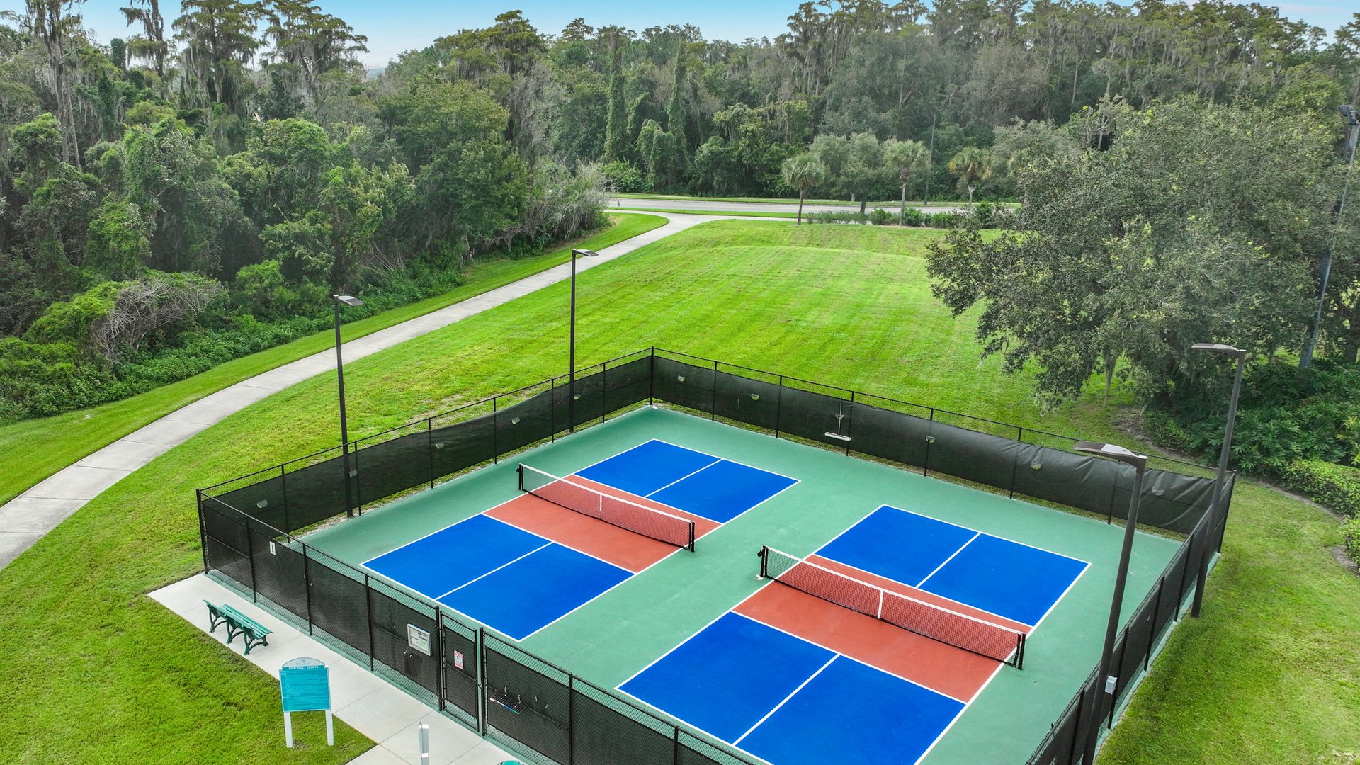 Orlando Vista Lakes 5-Bedroom 4-Bathroom Home and Lifestyle