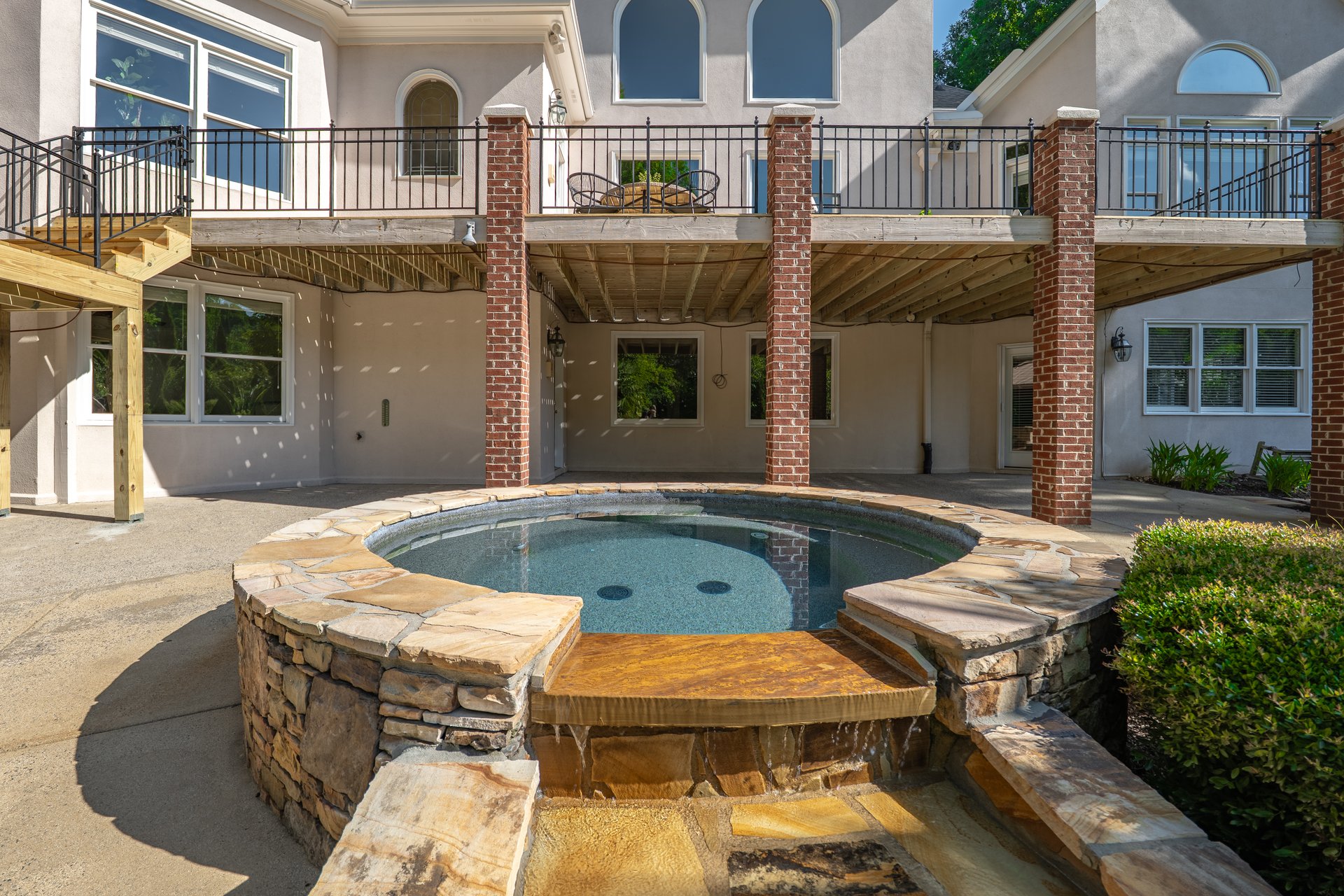 1055 Hedgerose Lane