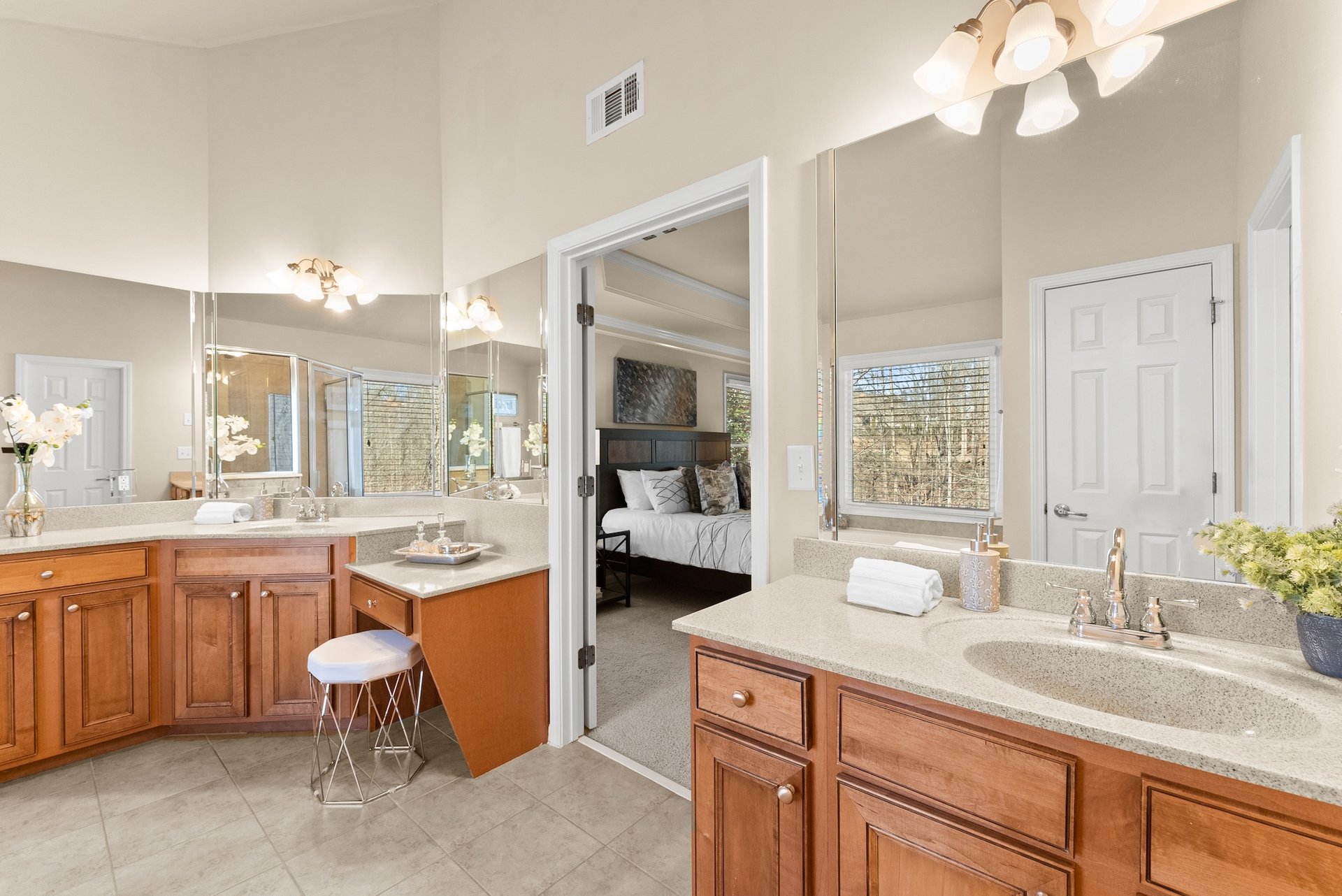 7534 Mossy Log Ct, Flowery Branch, GA 30542