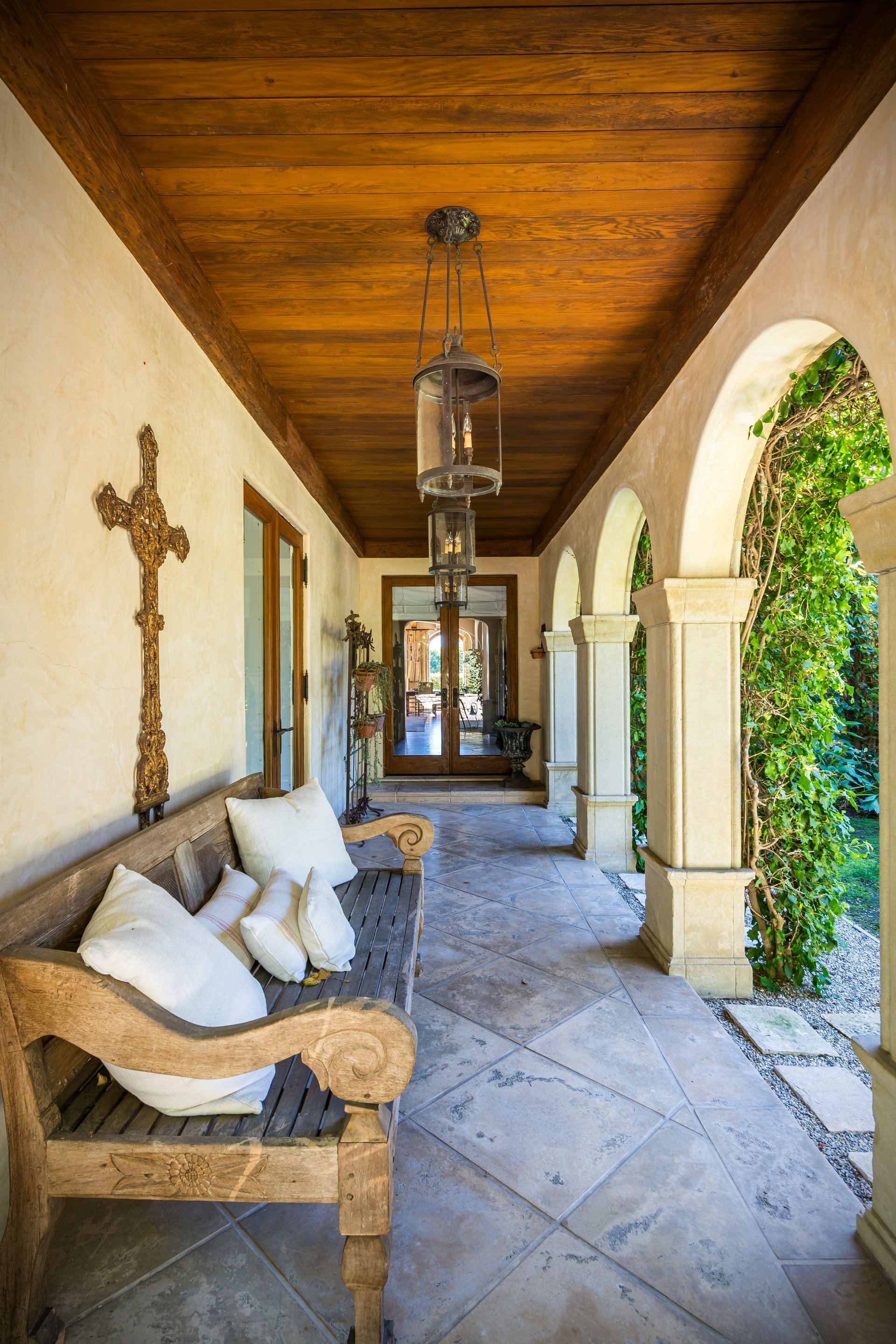 1550 Amalfi DR