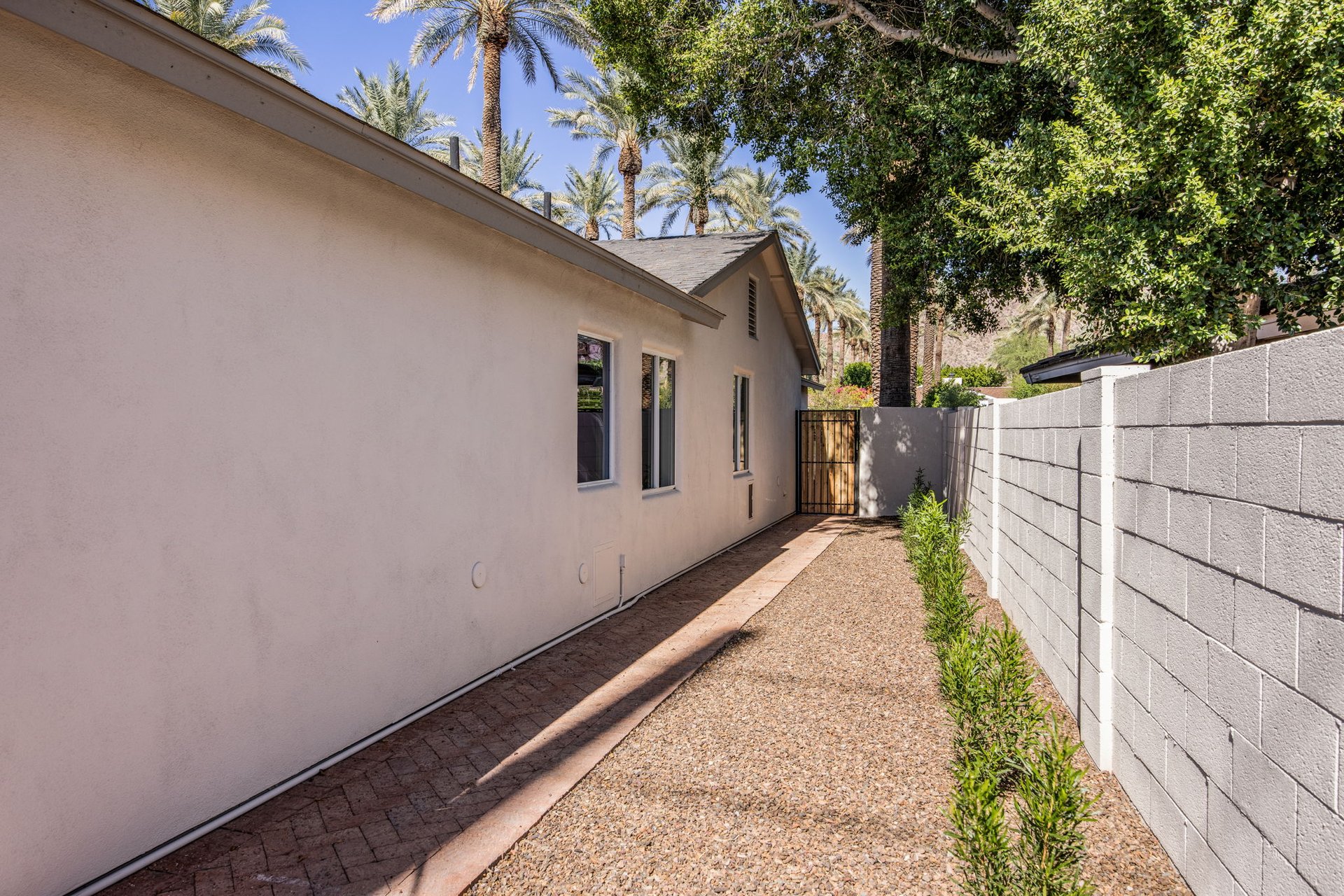 4713 E CALLE REDONDA