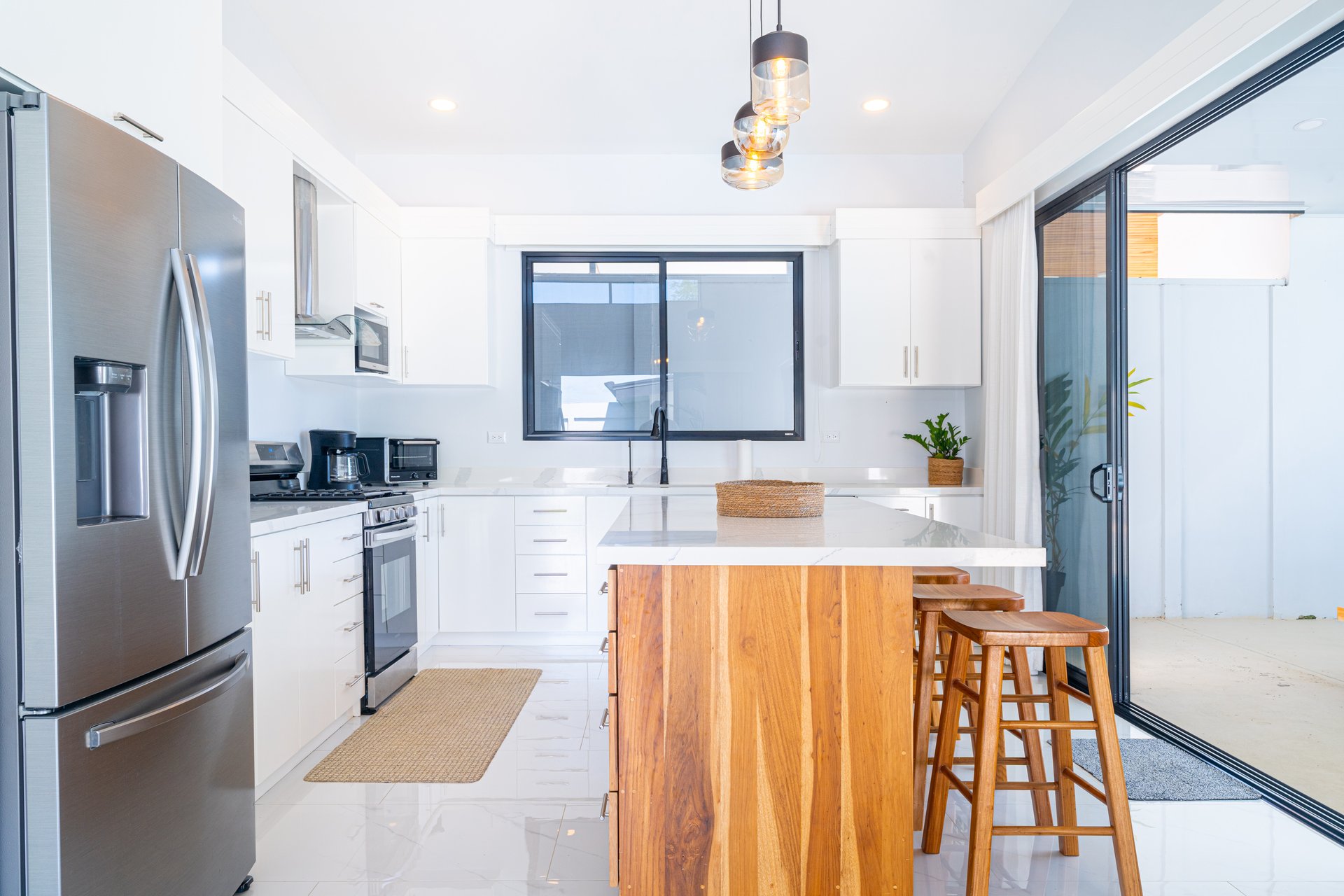 FIRE SALE!!!!! Immaculate New Build with Modern Design & Premium Features
