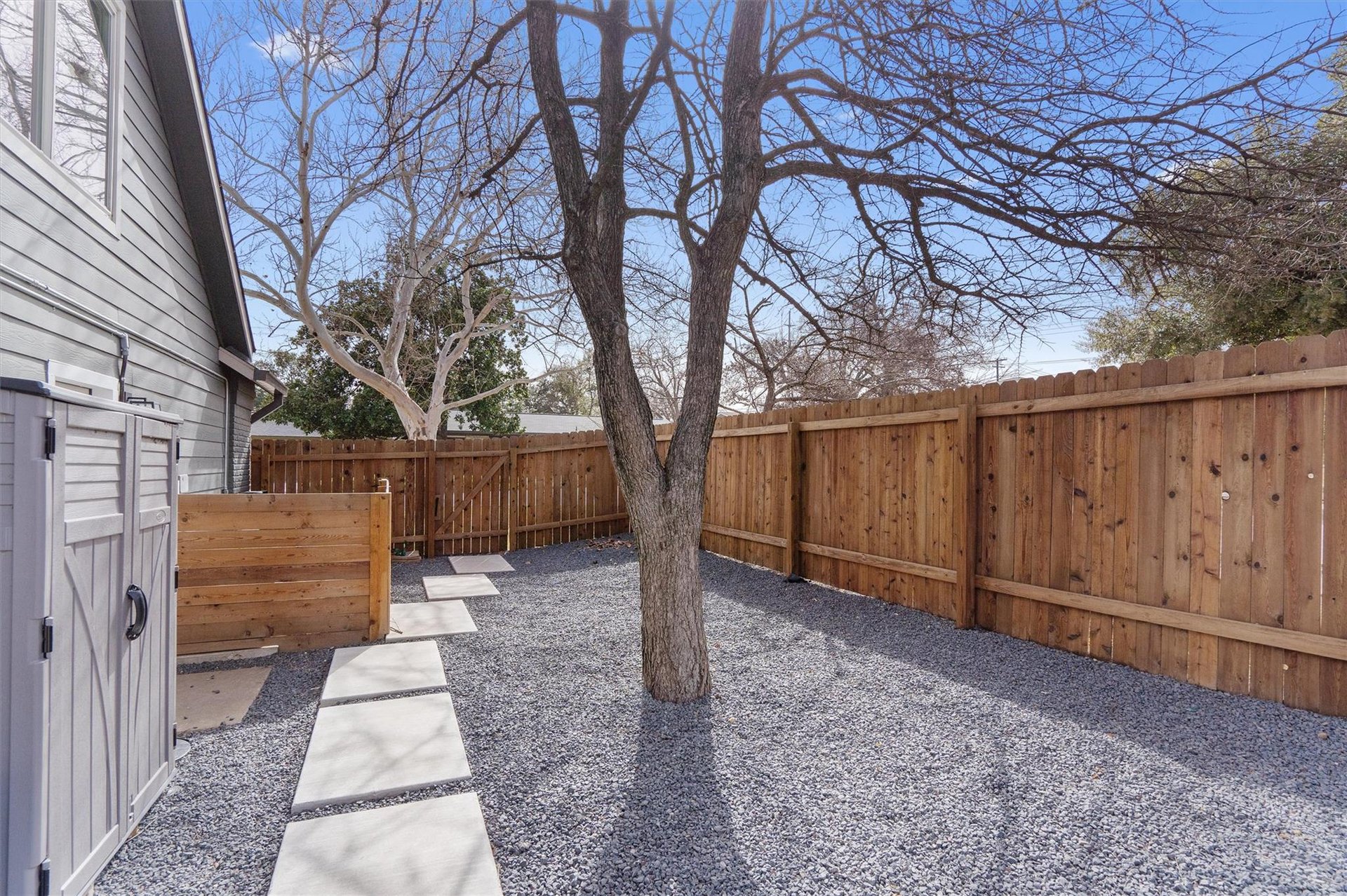 3106 Carlisle Dr