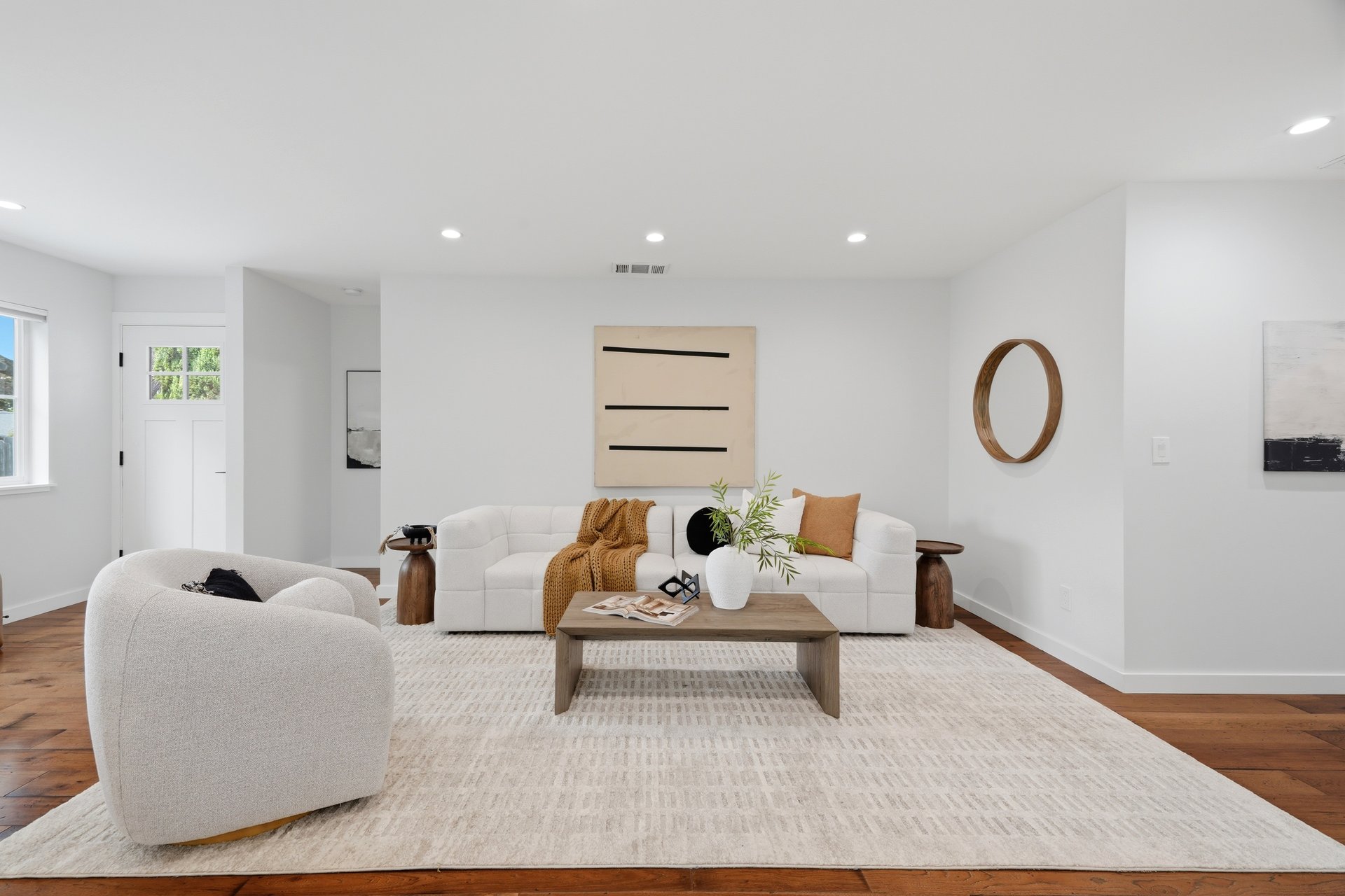 2133 Santa Cruz AVE