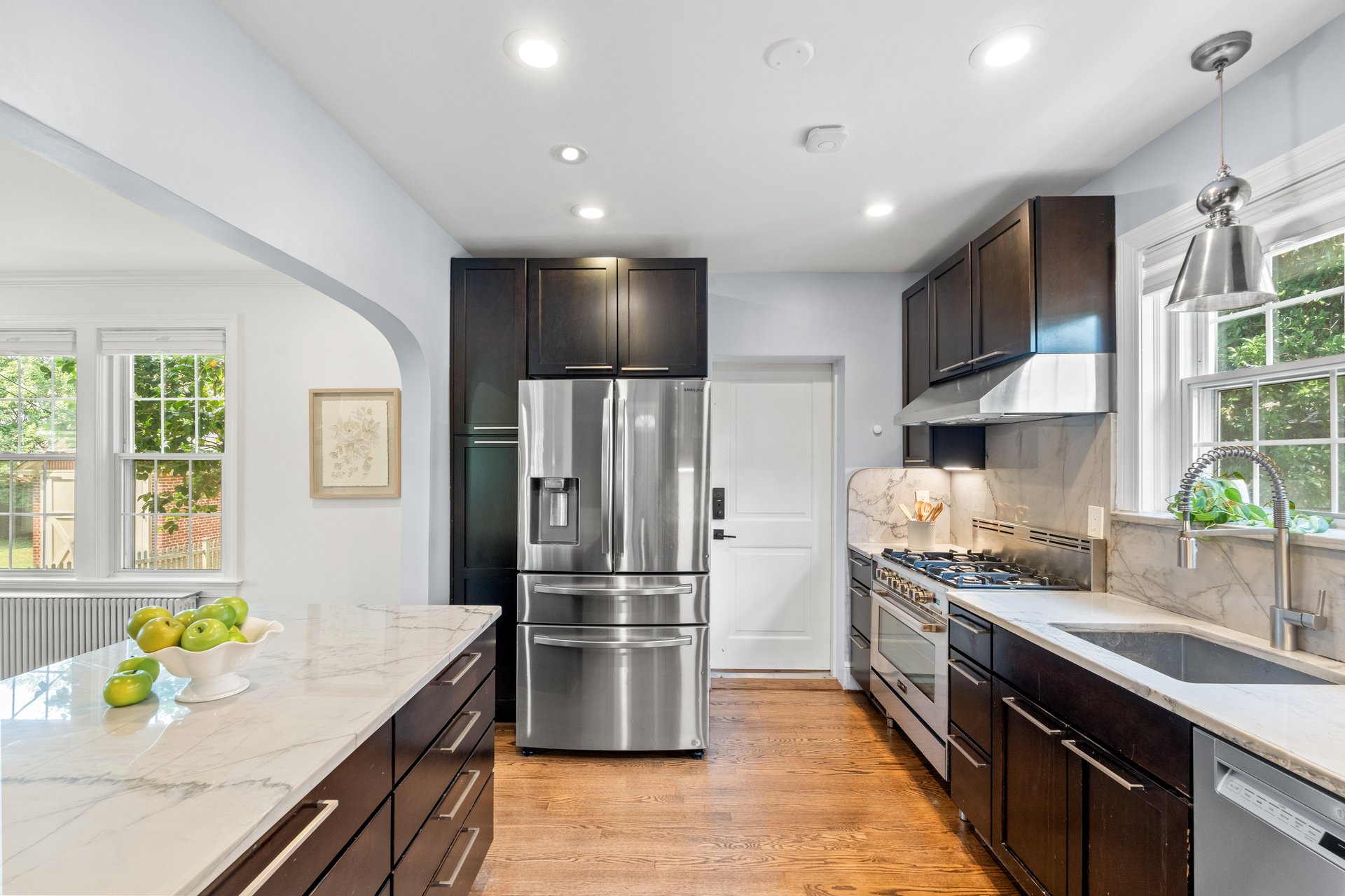 21 W Oak Street