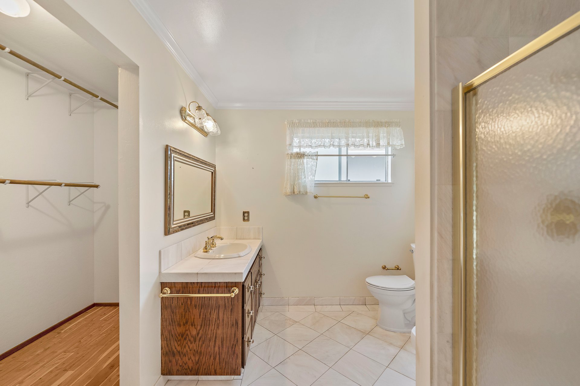 6137 Oak Forest Way
