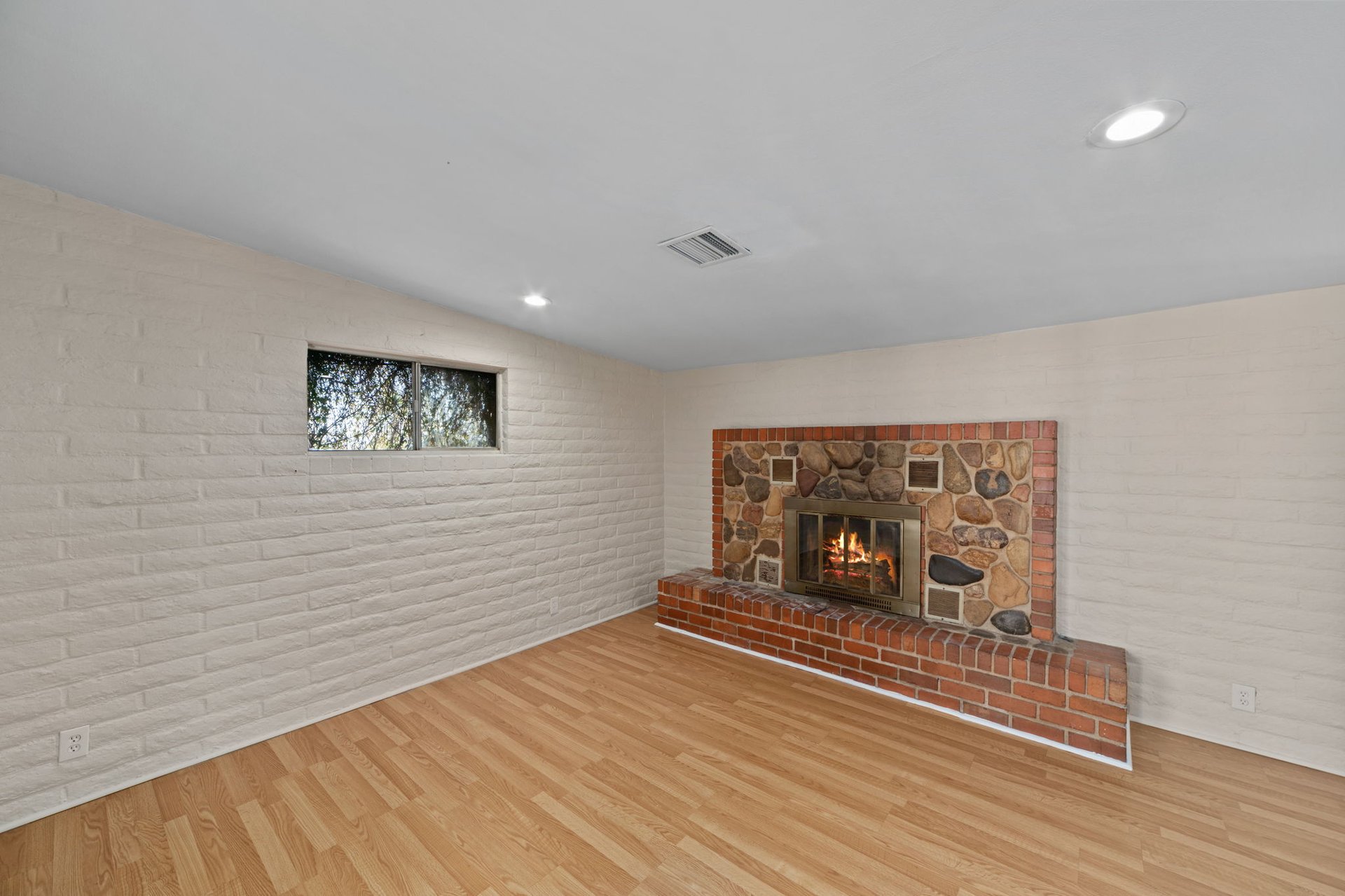 2540 S Marianne