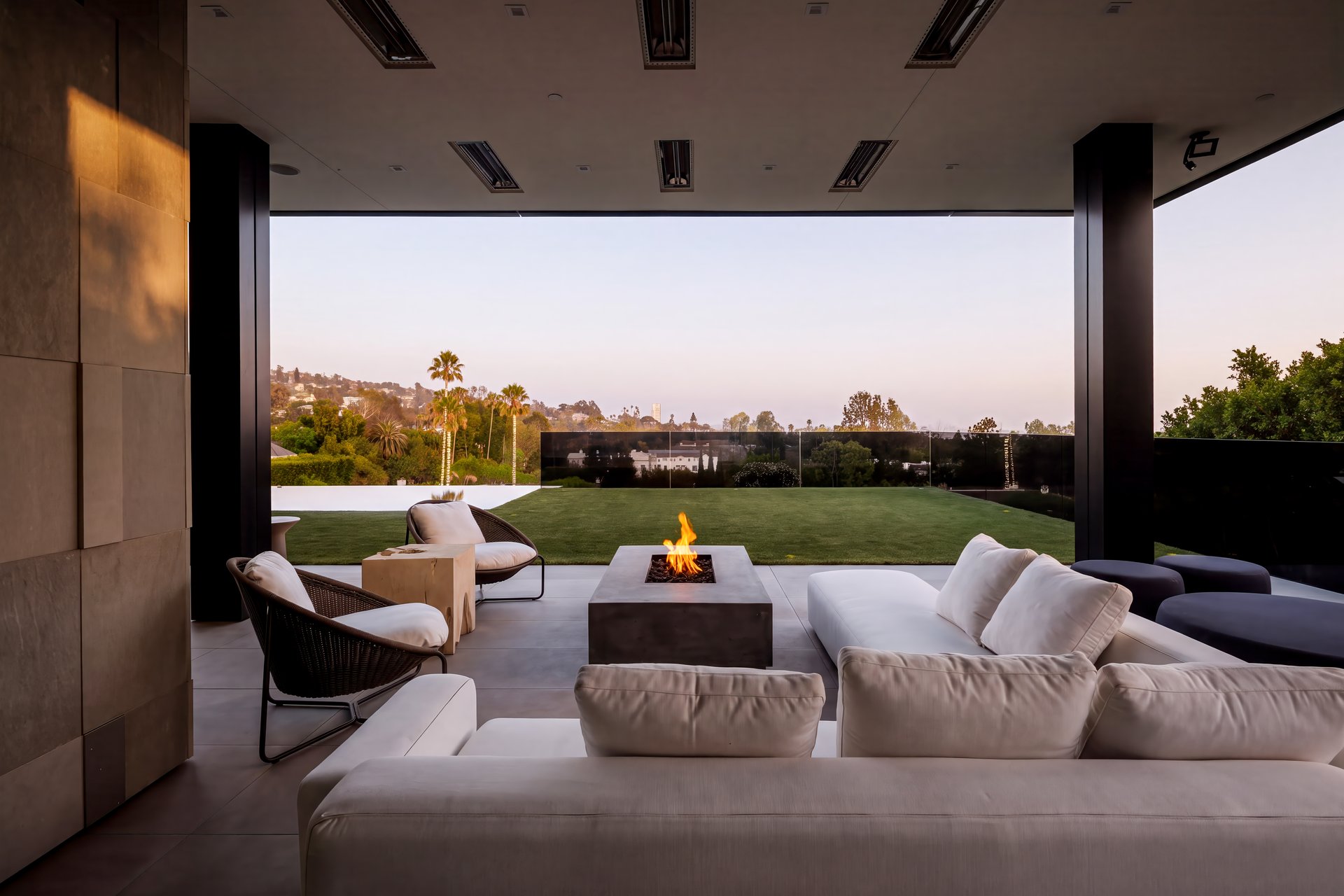 1140 Summit Dr, Beverly Hills