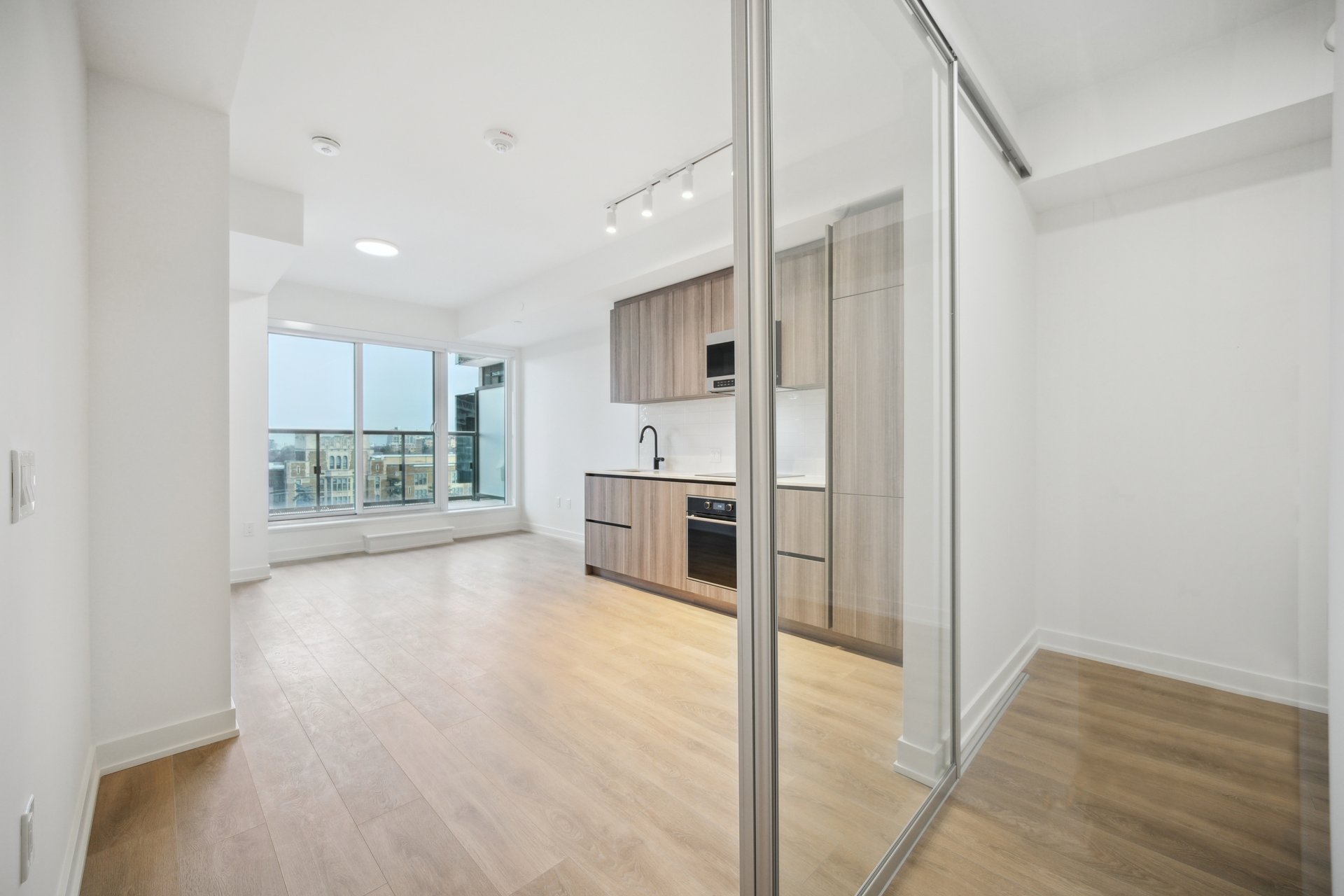 117 Broadway Ave Suite 708