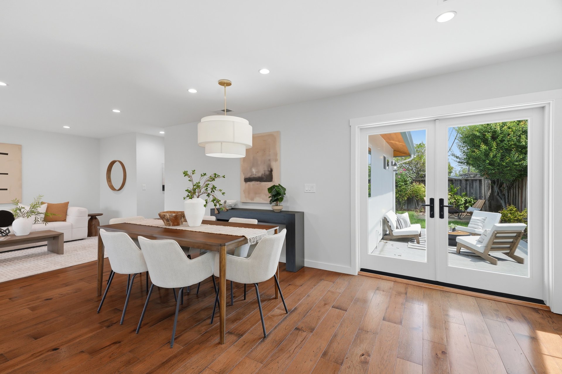2133 Santa Cruz AVE