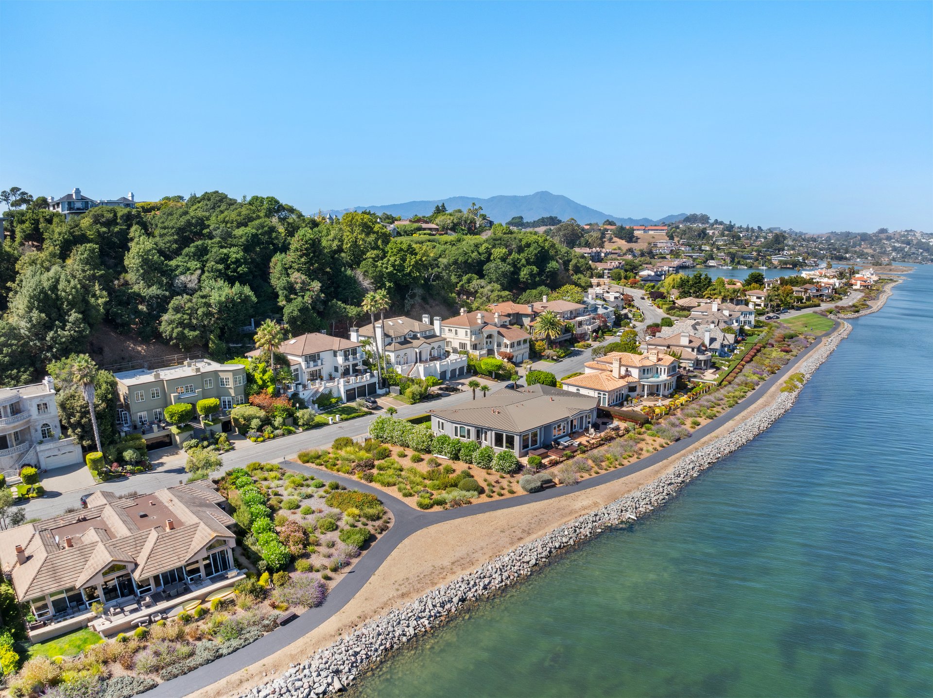 Strawberry Point Retreat with Exceptional Bay Views