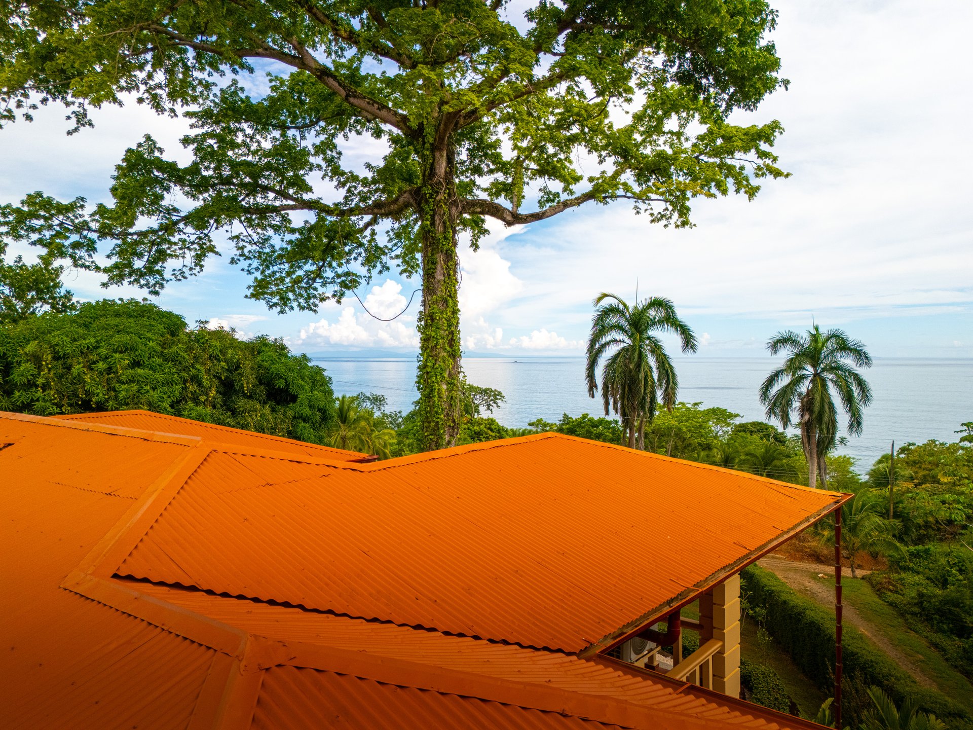 Classic Luxury at Casa Ceiba, Coastal Ocean View 4 Bedroom Home Near Uvita