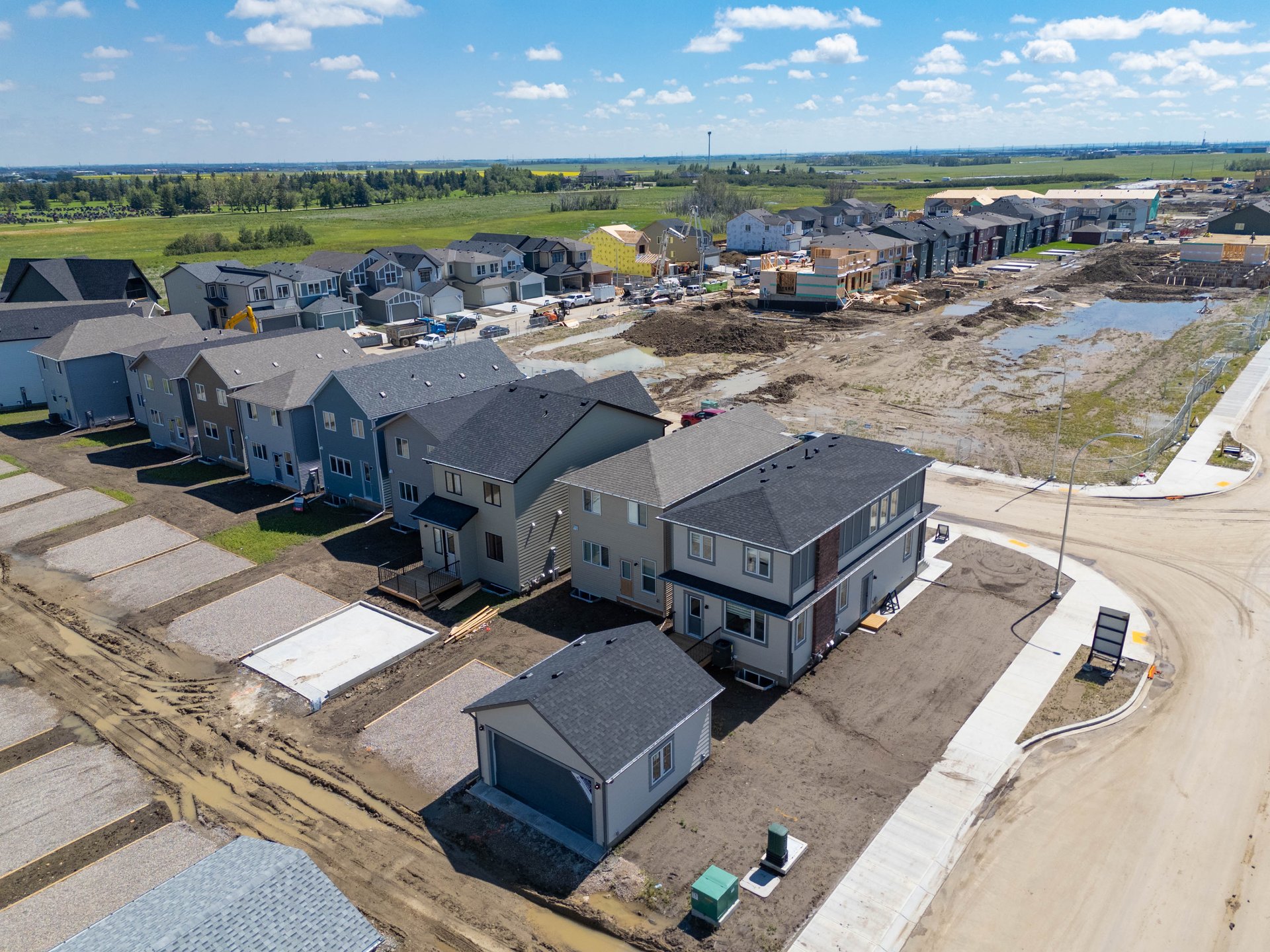 215 Belvedere Crescent SE