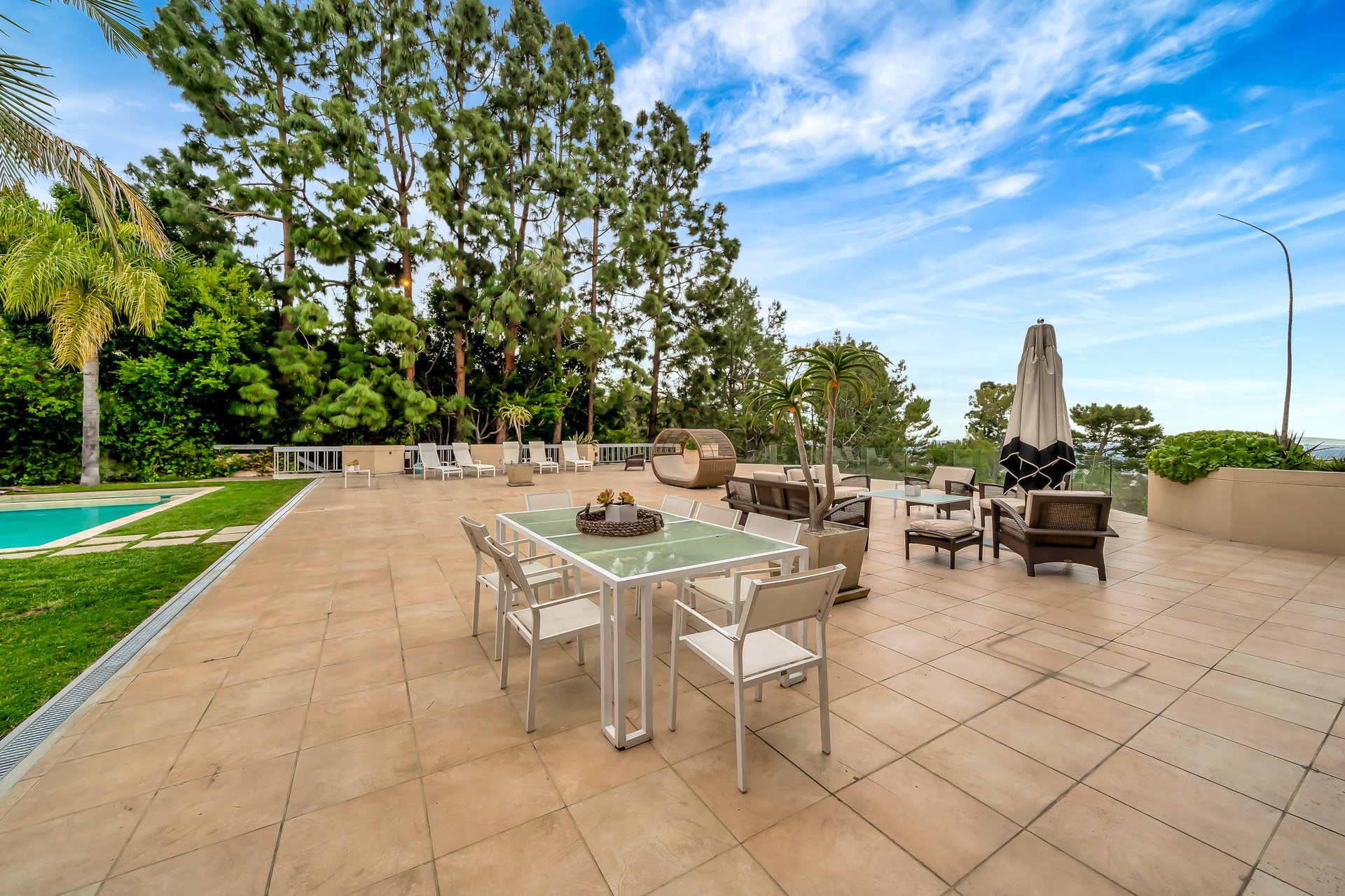 Trousdale Hideaway 🛰️